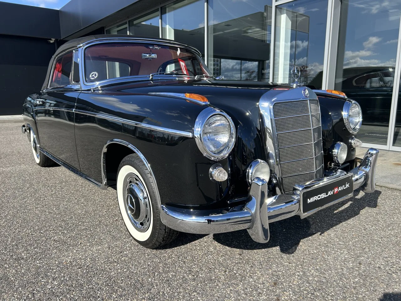 1957 Mercedes-Benz 220 S Ponton Cabriolet, 8/28