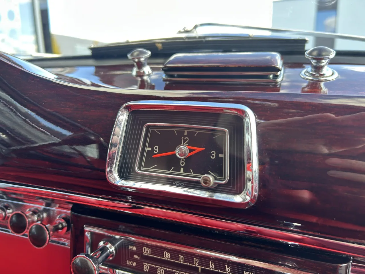 1957 Mercedes-Benz 220 S Ponton Cabriolet, 19/28
