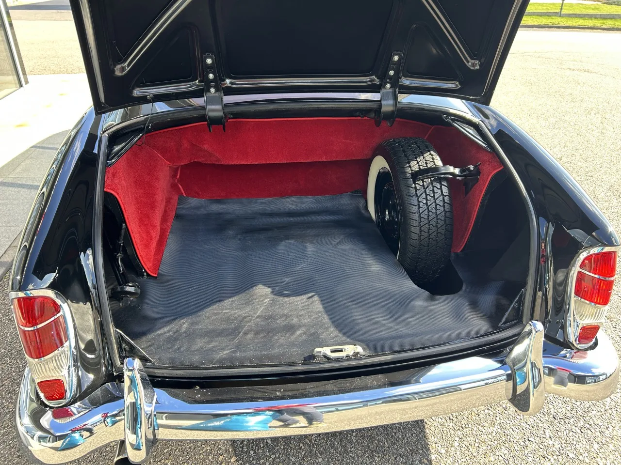1957 Mercedes-Benz 220 S Ponton Cabriolet, 27/28