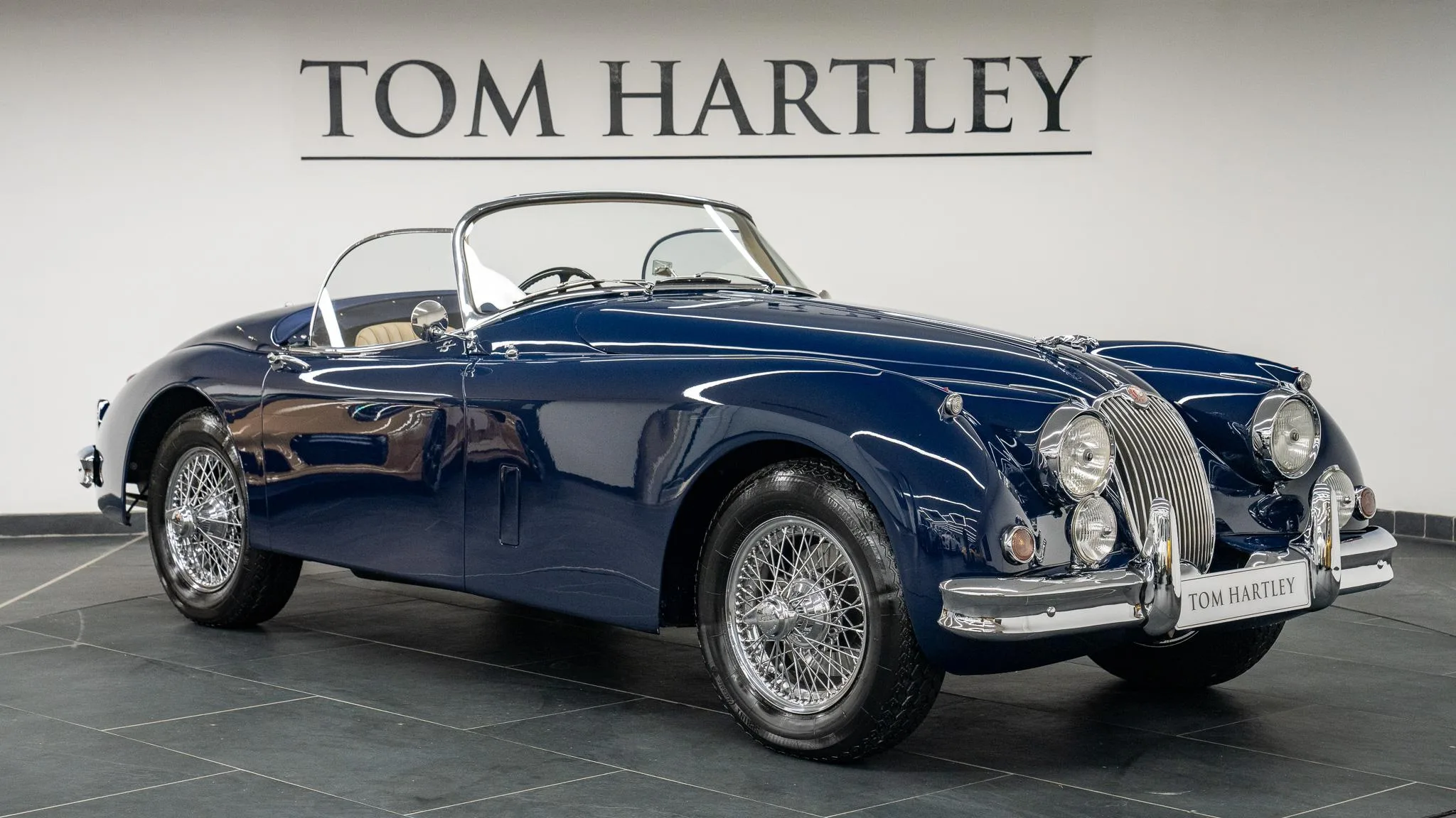 1958 Jaguar XK150 S 3.4 Roadster proposée par un concessionnaire spécialisé à Swadlincote, Royaume-Uni, photo principale