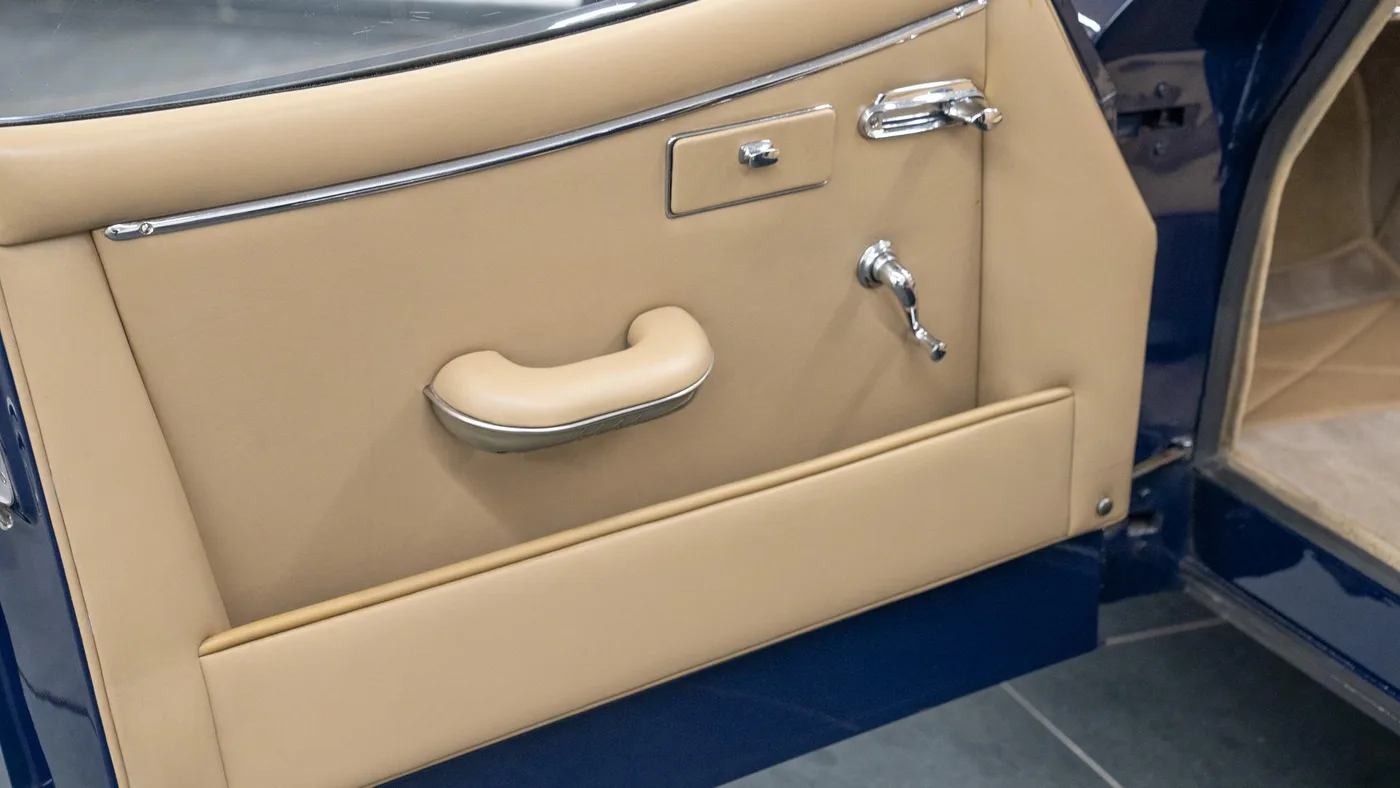 1958 Jaguar XK150 S 3.4 Roadster offered by a specialist dealer in Swadlincote, United Kingdom, photo 12 of 15