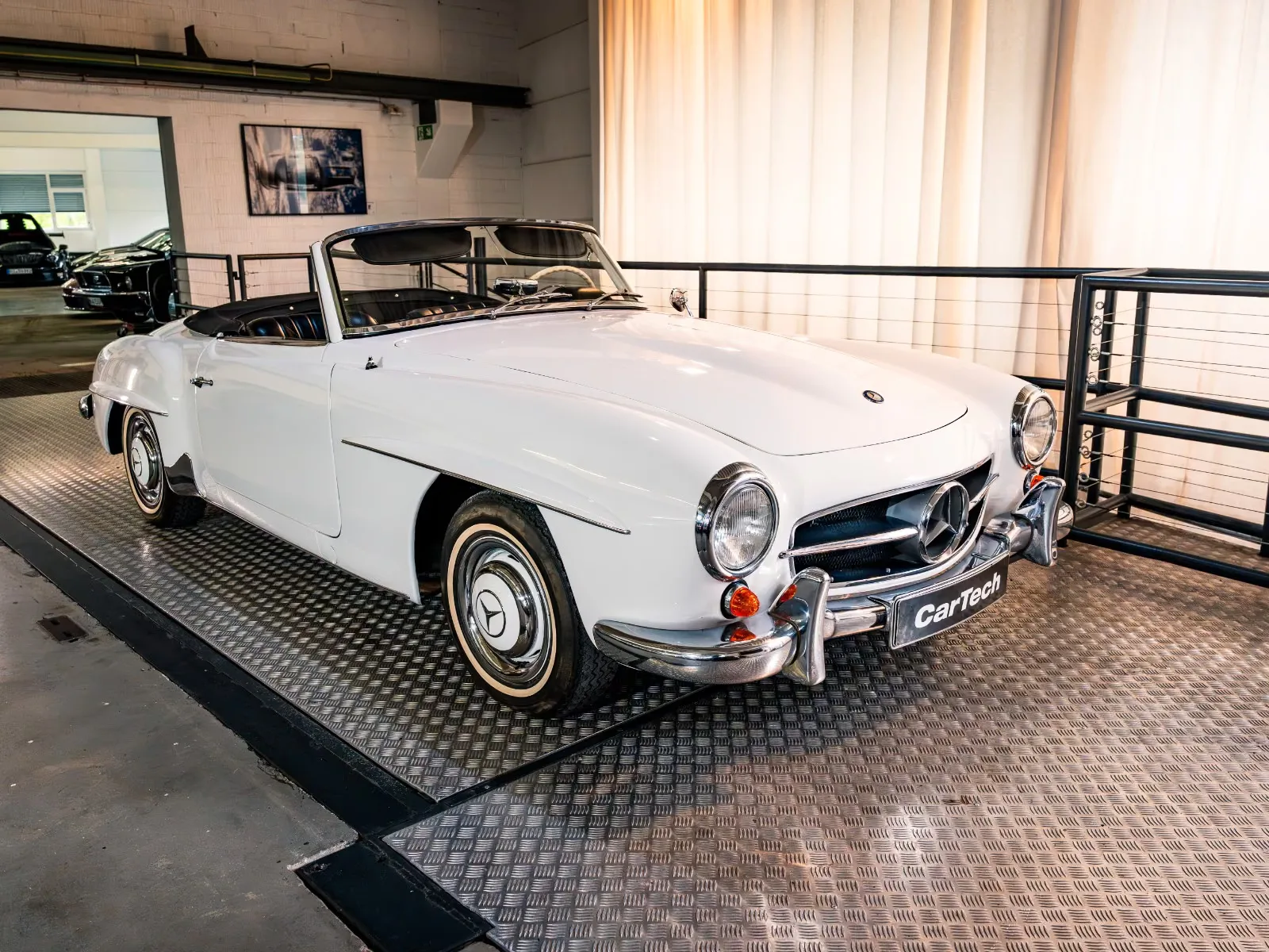 1958 Mercedes-Benz 190 SL offered by a specialist dealer in Ismaning, Germany, main photo