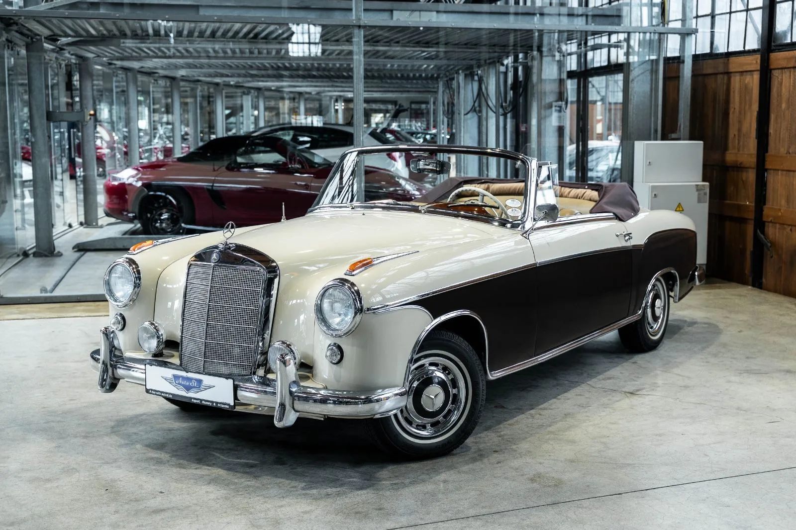 1958 Mercedes-Benz 220 S Cabriolet proposée par un concessionnaire spécialisé à Neuss, Allemagne, photo principale