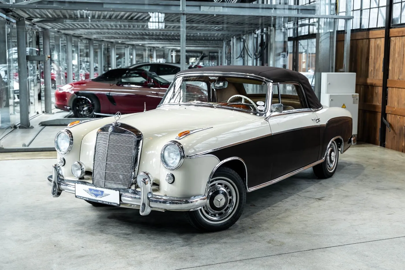 1958 Mercedes-Benz 220 S Cabriolet proposée par un concessionnaire spécialisé à Neuss, Allemagne, photo 2 sur 10
