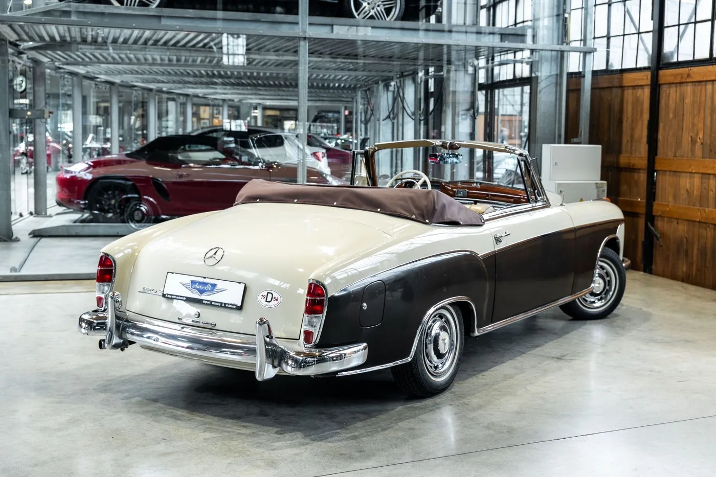 1958 Mercedes-Benz 220 S Cabriolet proposée par un concessionnaire spécialisé à Neuss, Allemagne, photo 3 sur 10