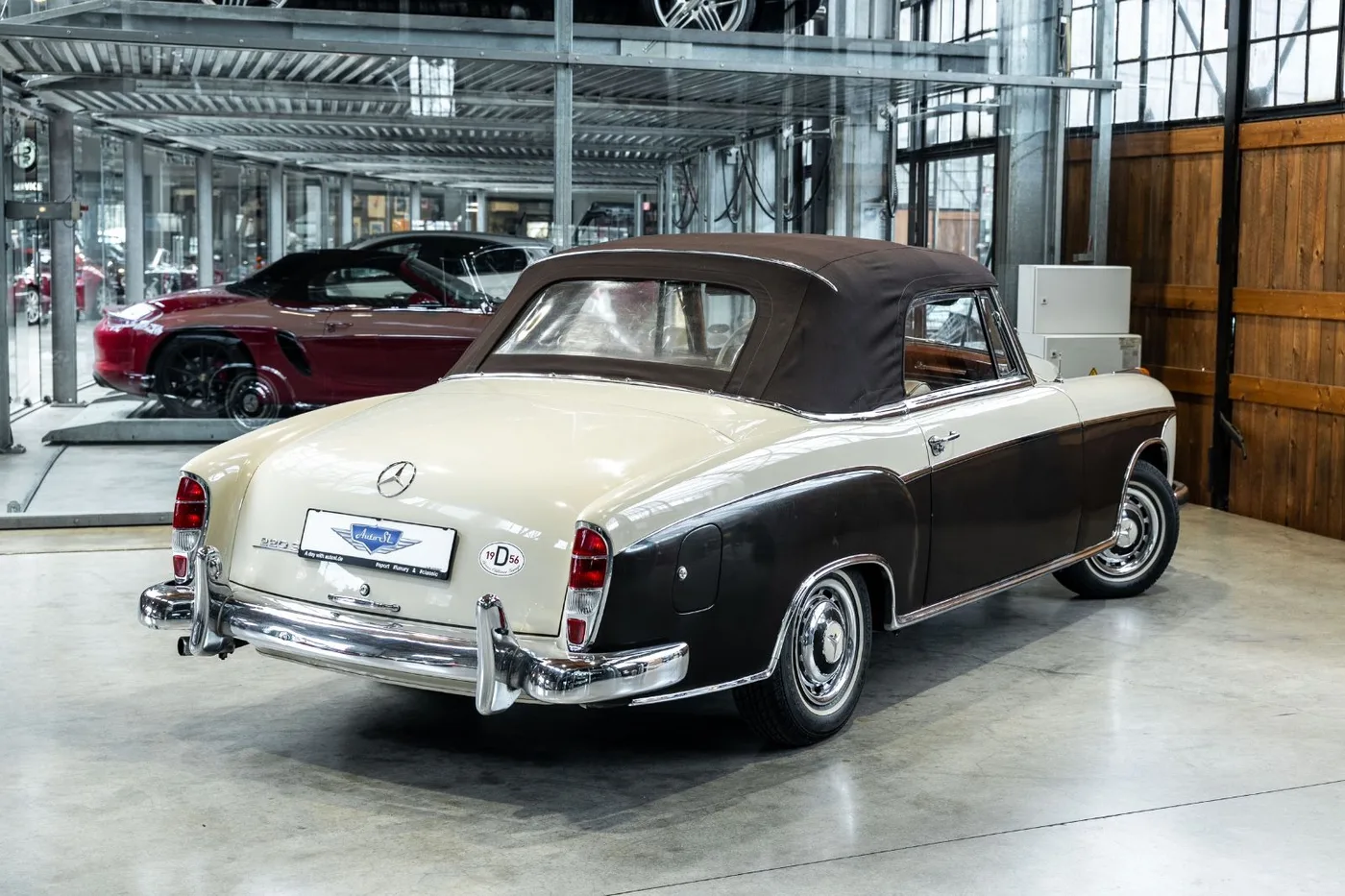 1958 Mercedes-Benz 220 S Cabriolet proposée par un concessionnaire spécialisé à Neuss, Allemagne, photo 4 sur 10