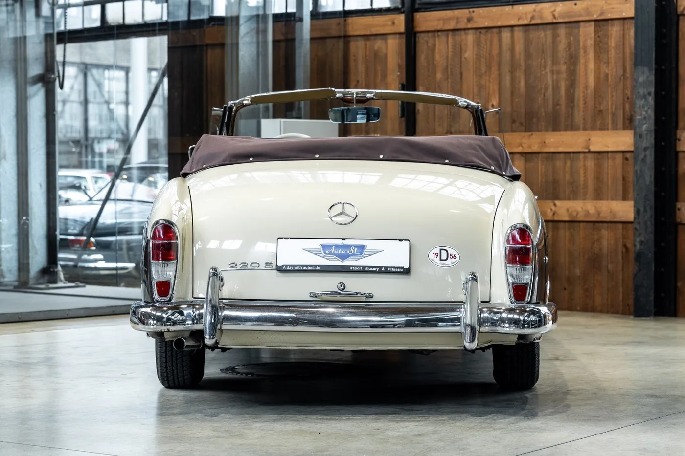 1958 Mercedes-Benz 220 S Cabriolet proposée par un concessionnaire spécialisé à Neuss, Allemagne, photo 6 sur 10