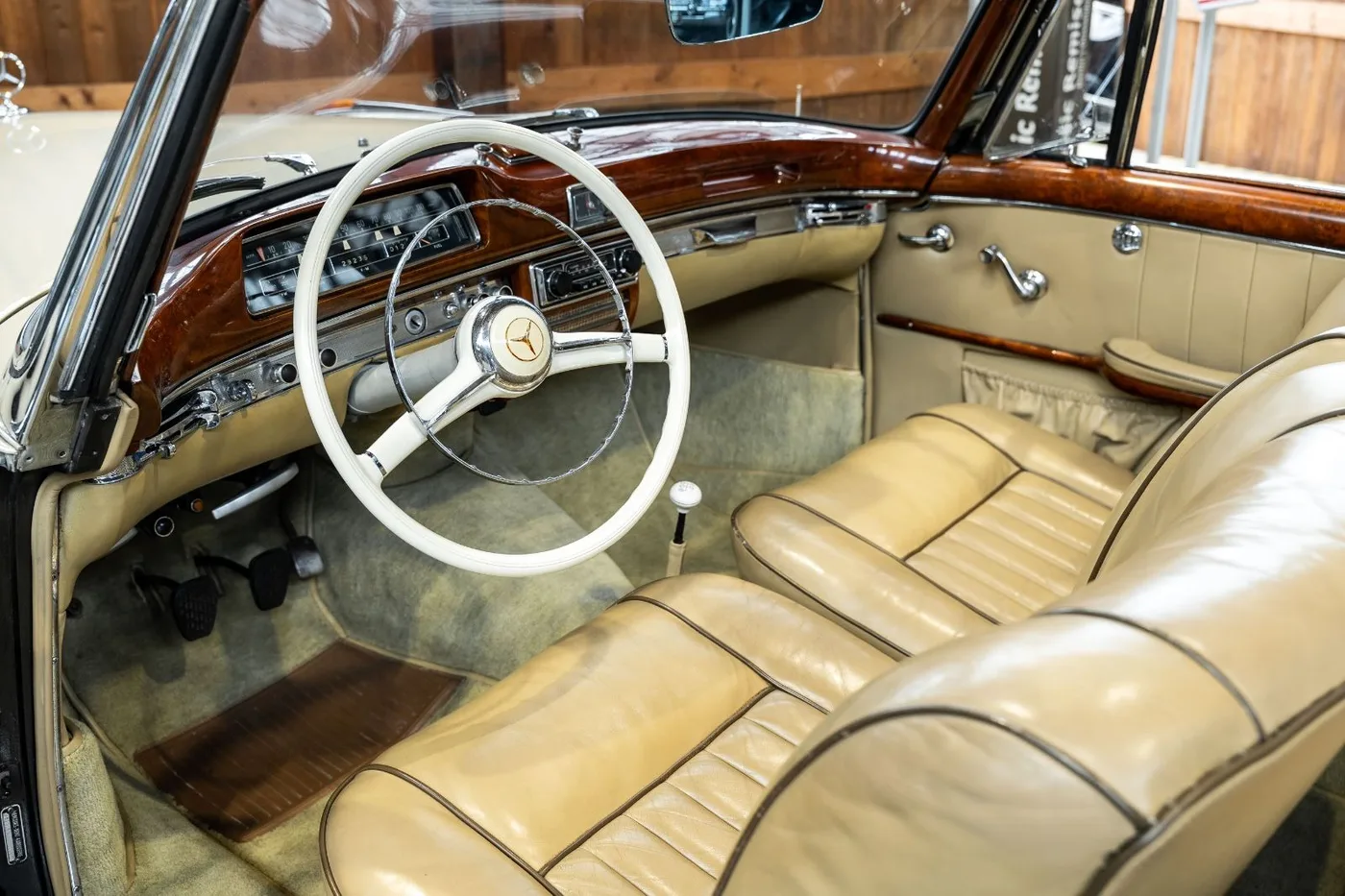1958 Mercedes-Benz 220 S Cabriolet proposée par un concessionnaire spécialisé à Neuss, Allemagne, photo 10 sur 10