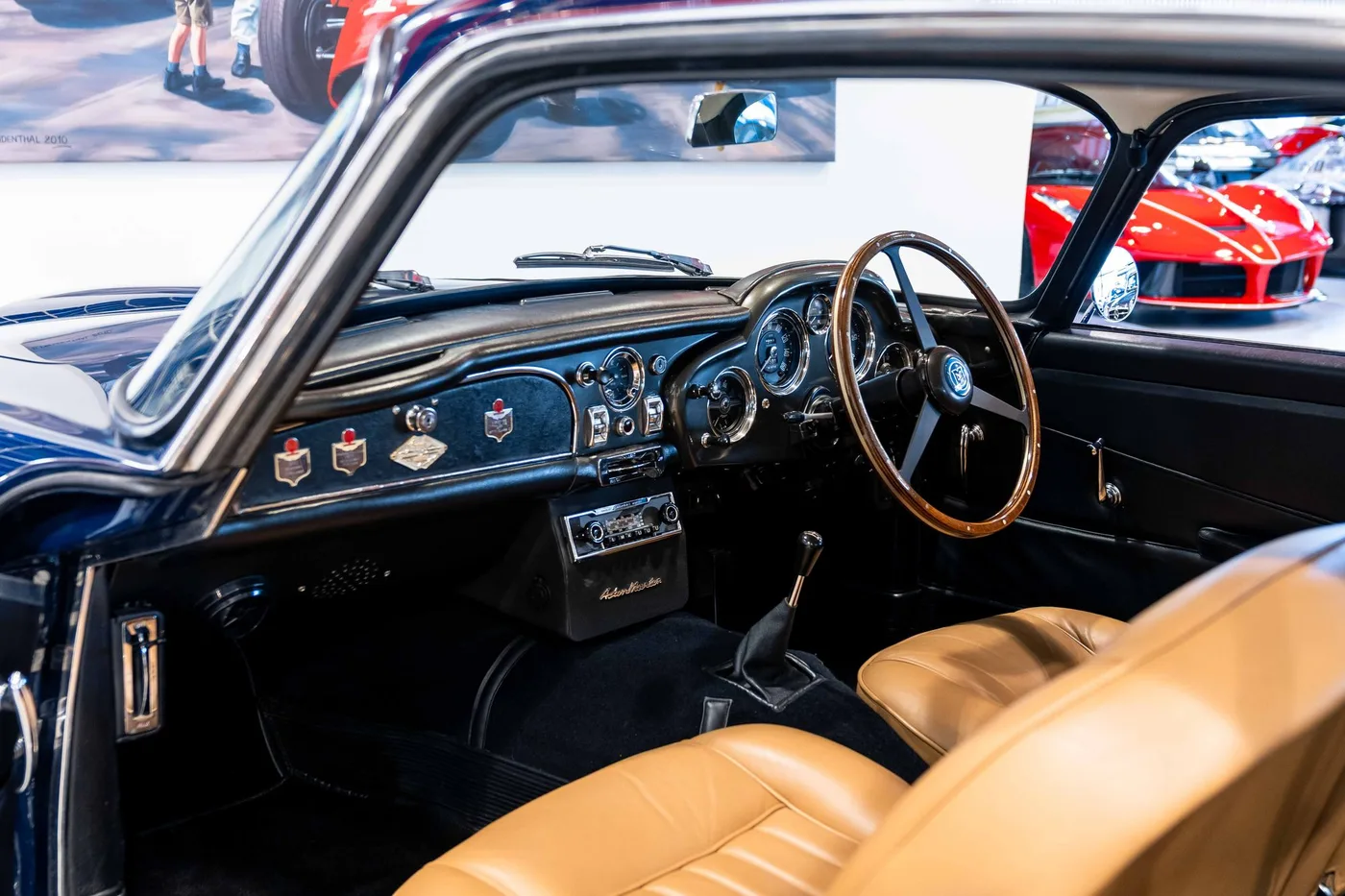 1959 Aston Martin DB4 Series 1 proposée par un spécialiste de la voiture de collection à London, Royaume-Uni, photo 17 sur 25