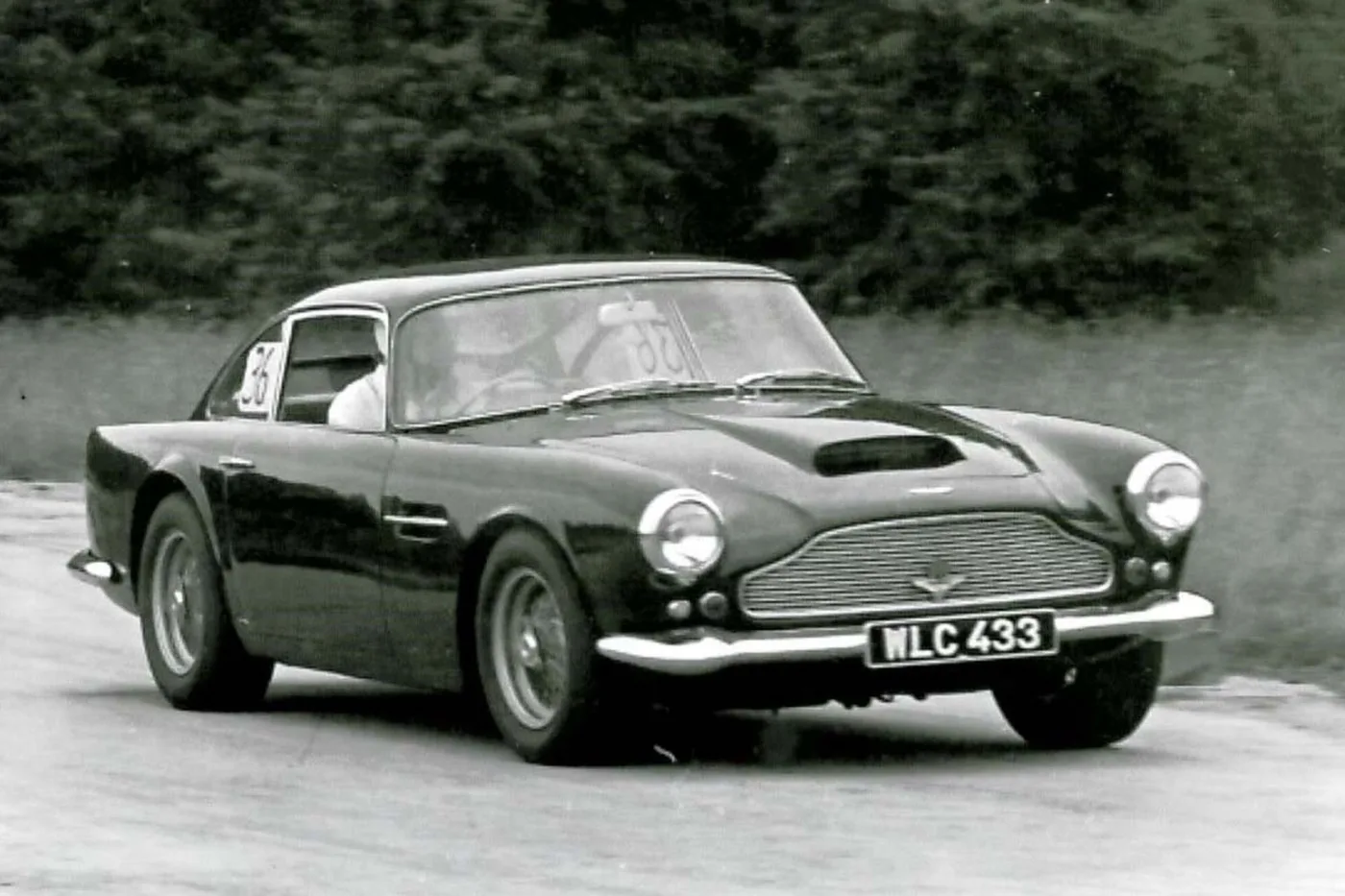 1959 Aston Martin DB4 Series 1 proposée par un spécialiste de la voiture de collection à London, Royaume-Uni, photo 23 sur 25