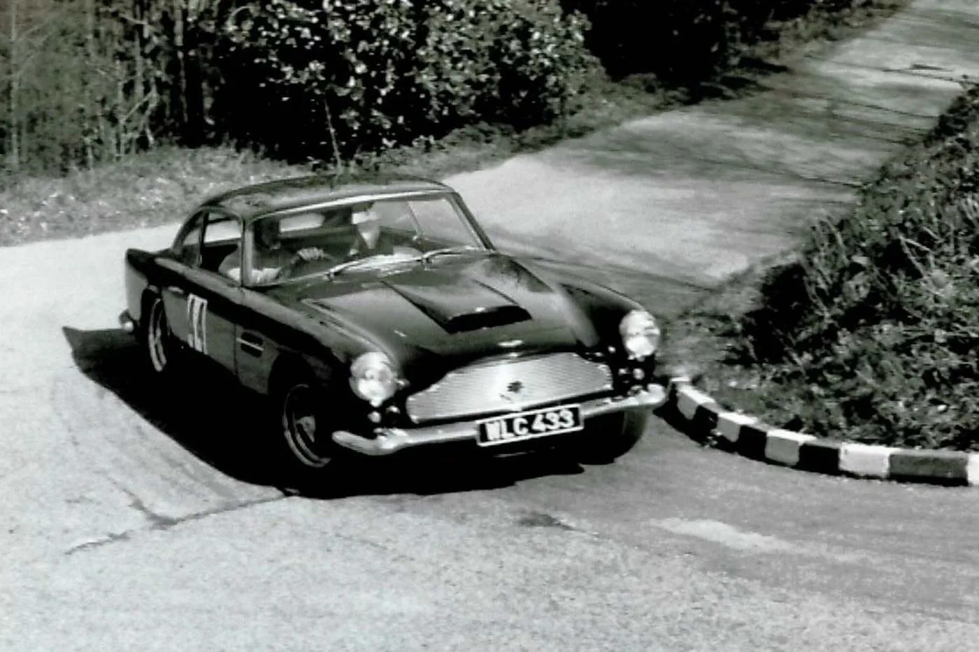 1959 Aston Martin DB4 Series 1 proposée par un spécialiste de la voiture de collection à London, Royaume-Uni, photo 24 sur 25