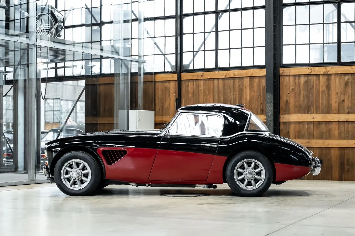 1959 Austin Healey 100/6 BN4 offered by a specialist dealer in Neuss, Germany, photo 5 of 25