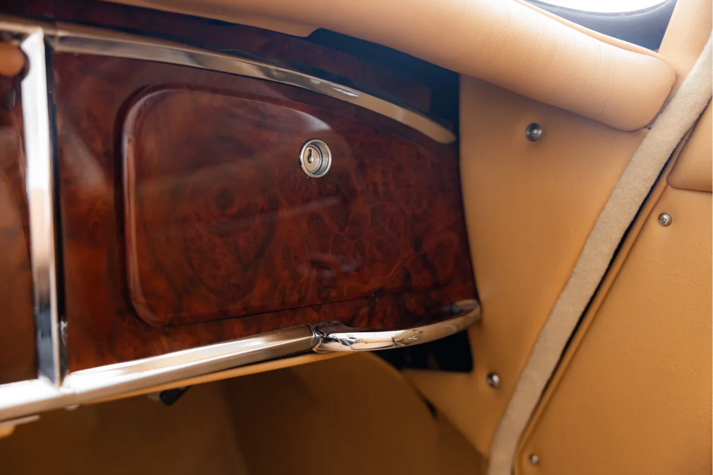 1959 Jaguar XK150 3.4 Roadster angeboten von einem offiziellen McLaren und Morgan-Vertragshändler in Utrecht, Niederlande, Foto 19 von 25