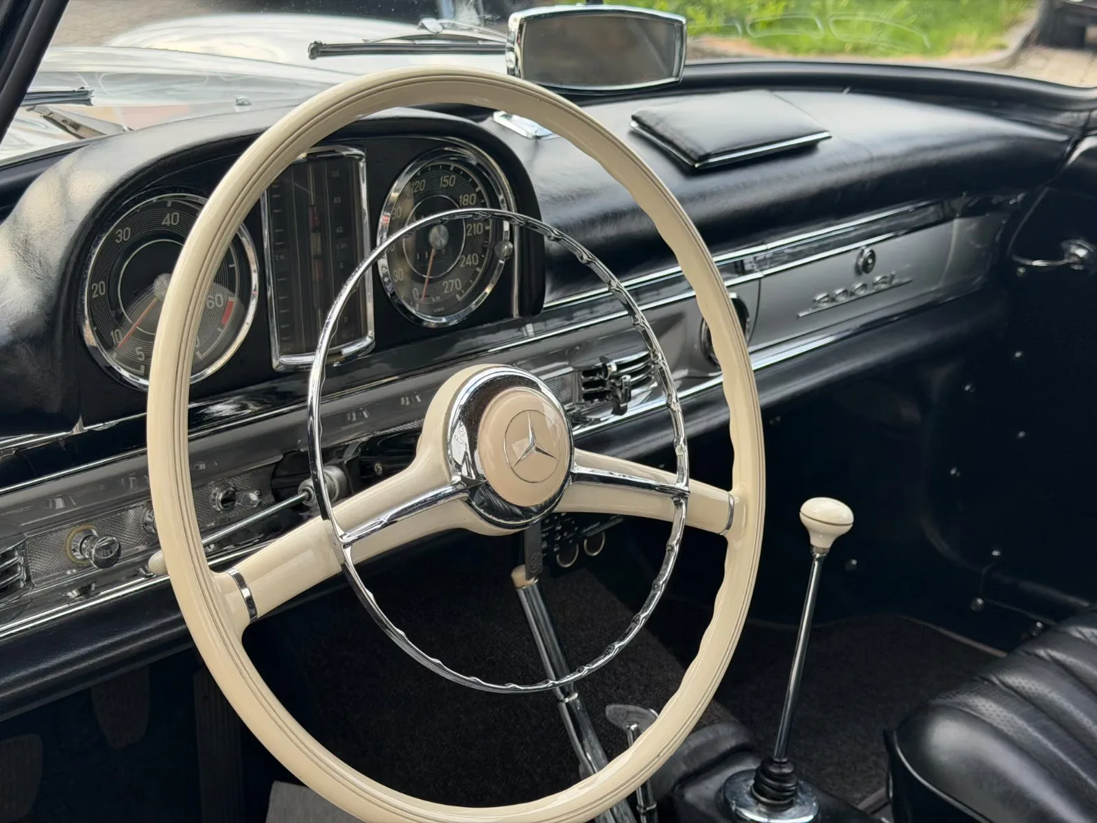 1959 Mercedes-Benz 300 SL Roadster, 28/30