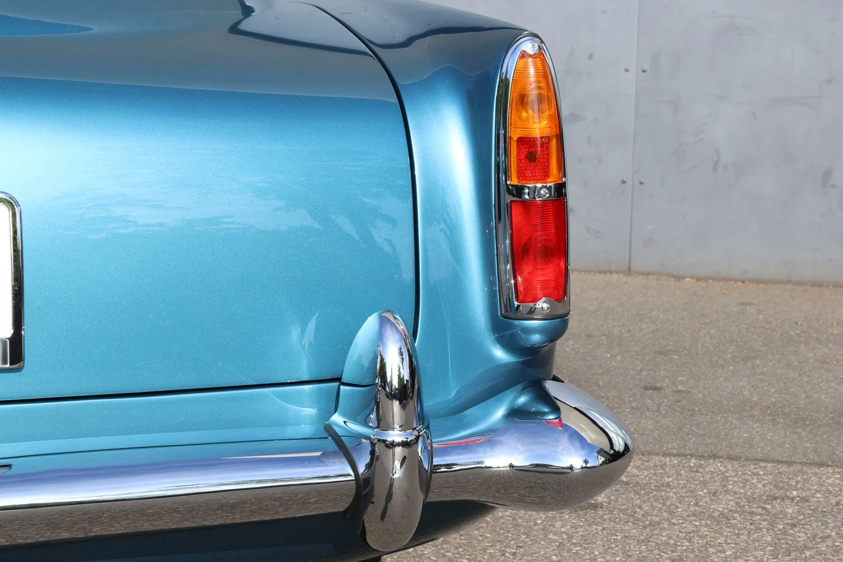 1960 Aston Martin DB4 Series 1, 26/30