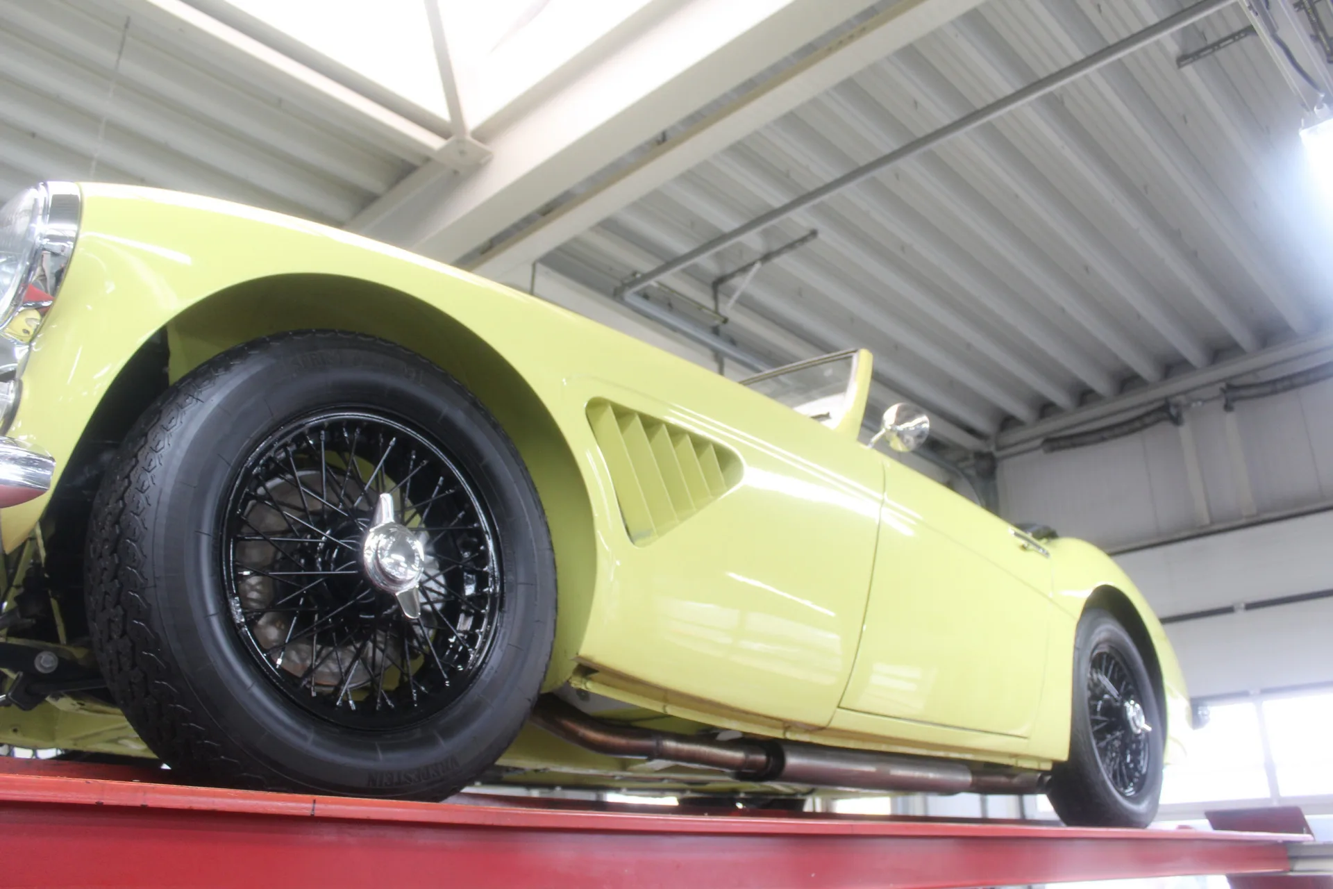 1960 Austin-Healey 3000 Mk I, 9/30