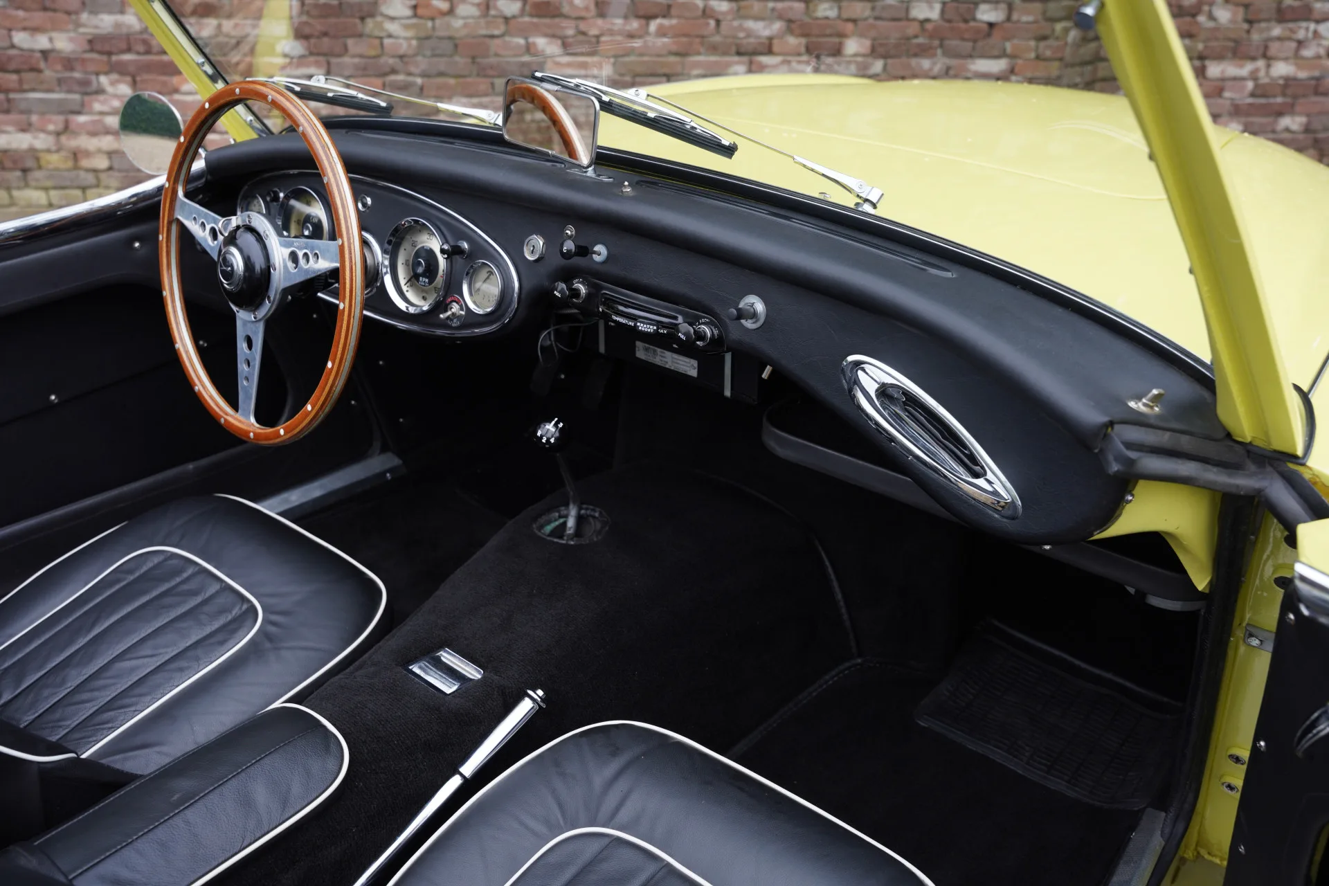 1960 Austin-Healey 3000 Mk I, 29/30