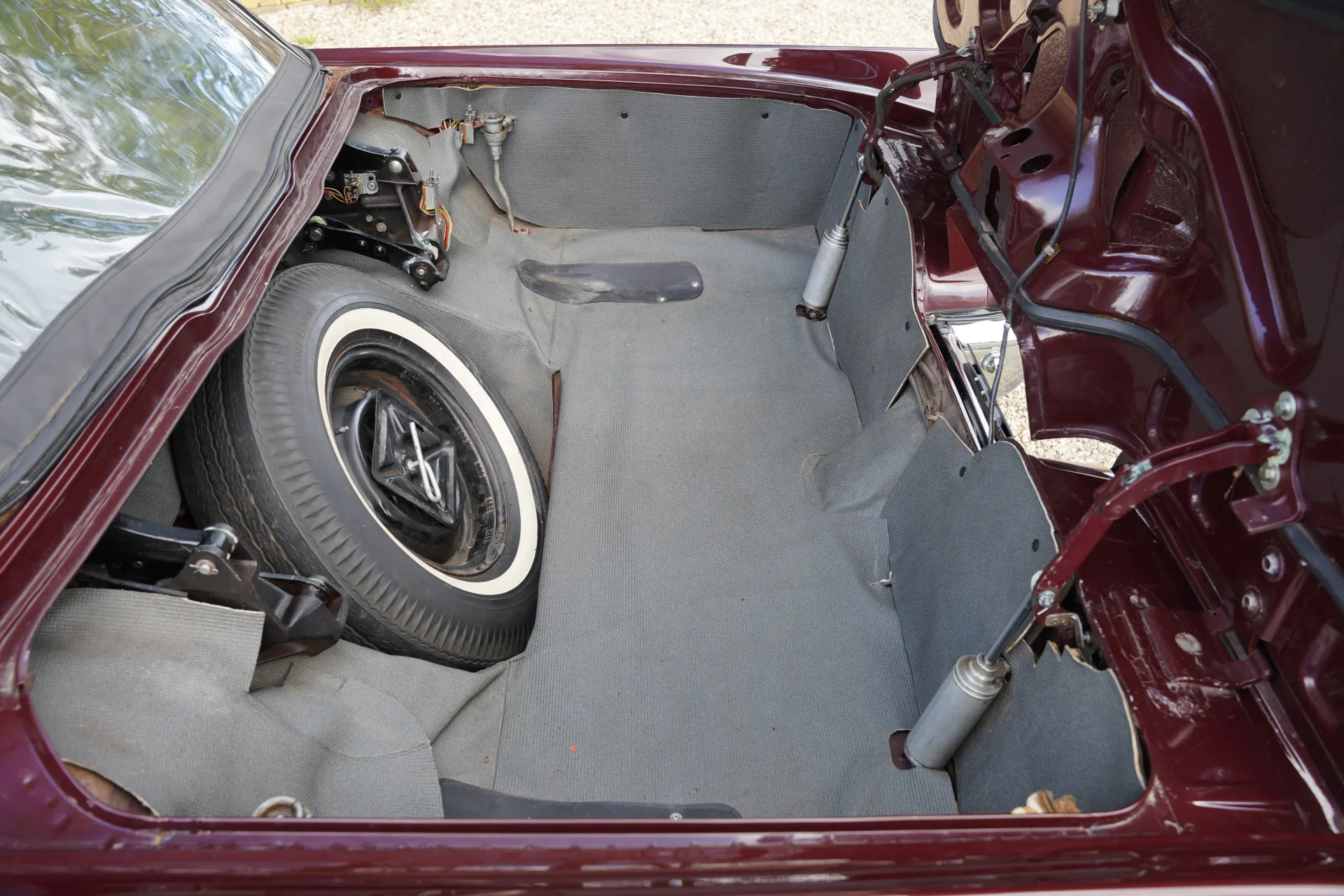 1960 Ford Thunderbird Convertible, 25/30