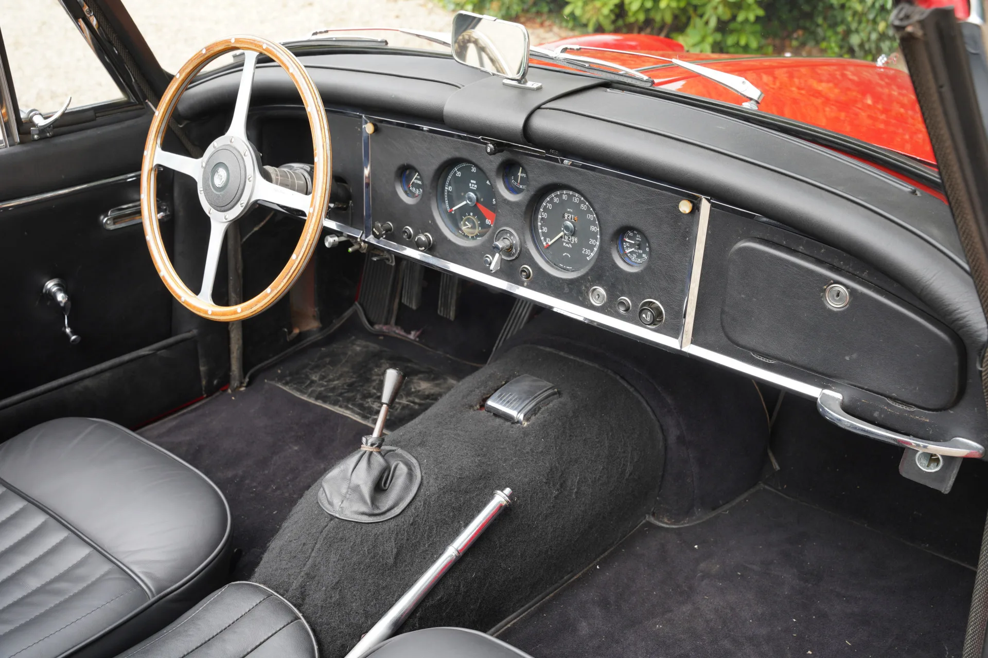 1960 Jaguar XK150 Drophead Coupe, 19/30