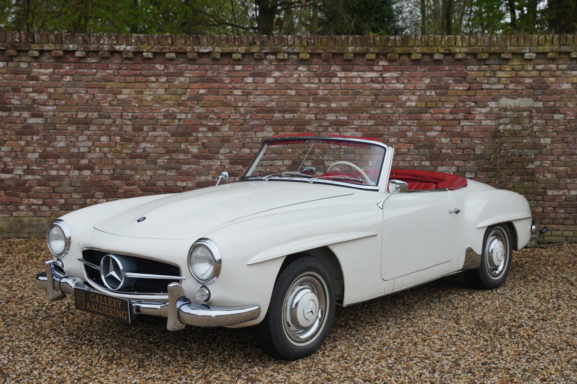 1960 Mercedes-Benz 190 SL offered by a specialist dealer in Brummen, Netherlands, main photo