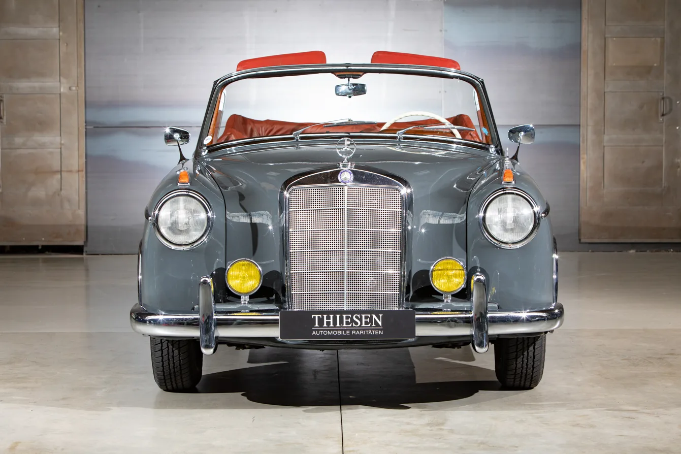 1960 Mercedes-Benz 220 SE Cabriolet Ponton, 2/23