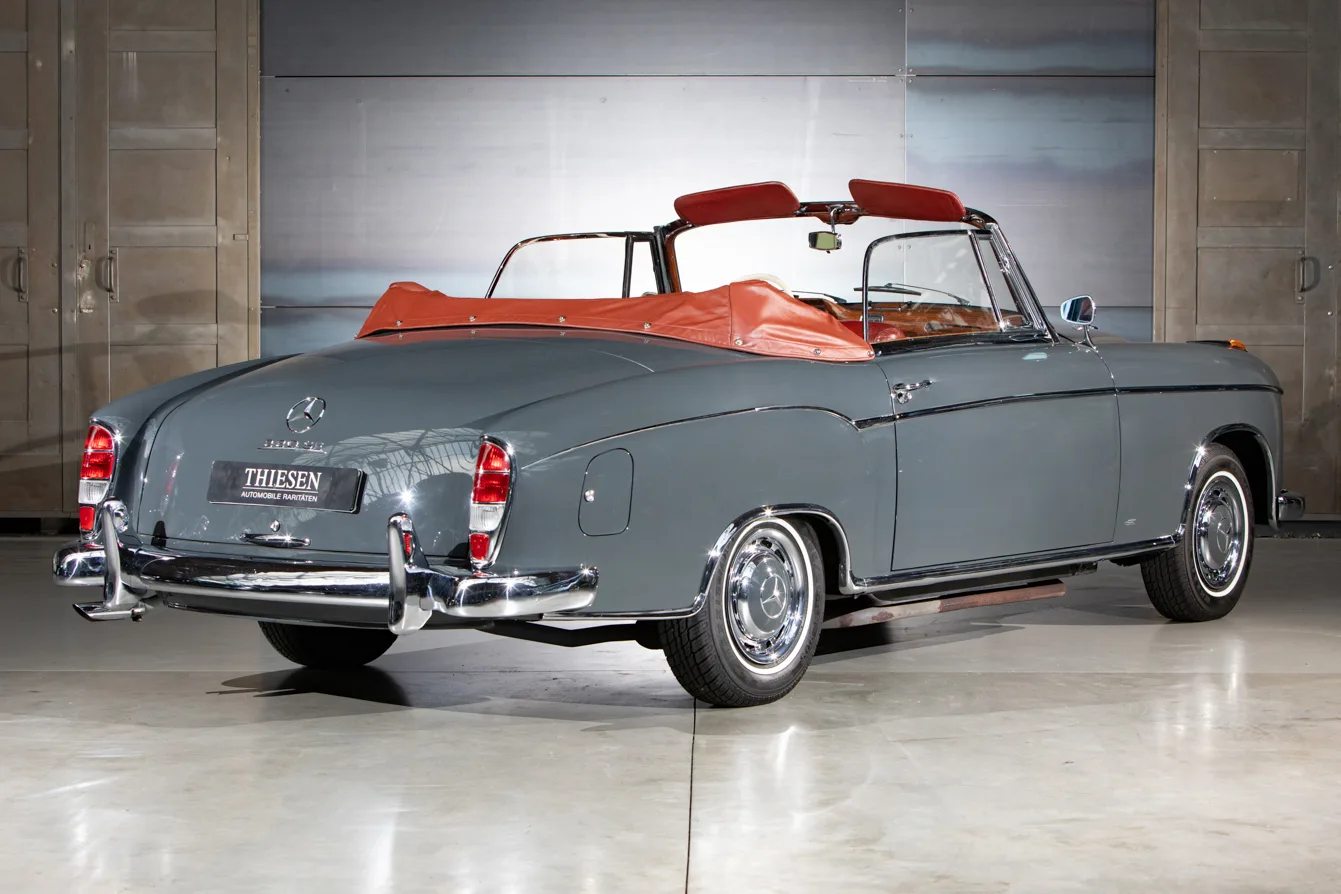 1960 Mercedes-Benz 220 SE Cabriolet Ponton, 4/23
