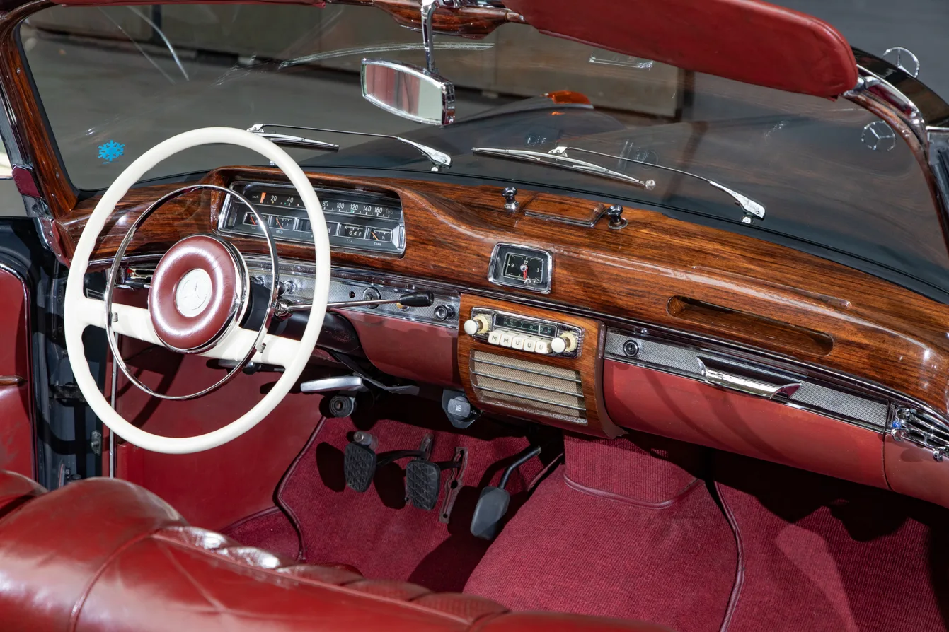 1960 Mercedes-Benz 220 SE Cabriolet Ponton, 11/23