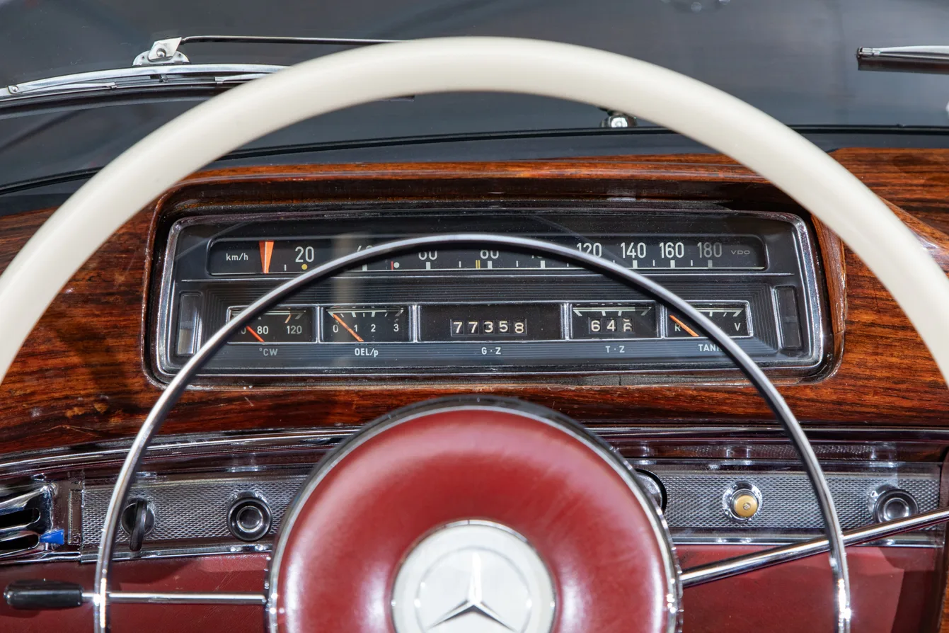 1960 Mercedes-Benz 220 SE Cabriolet Ponton, 12/23