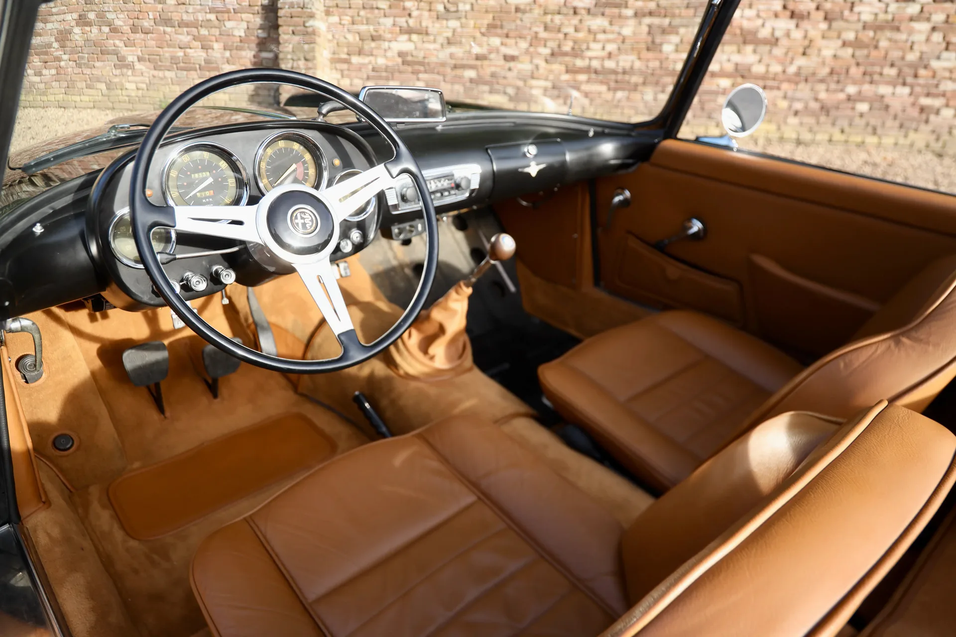 1961 Alfa Romeo 2000 Spider Touring, 3/30