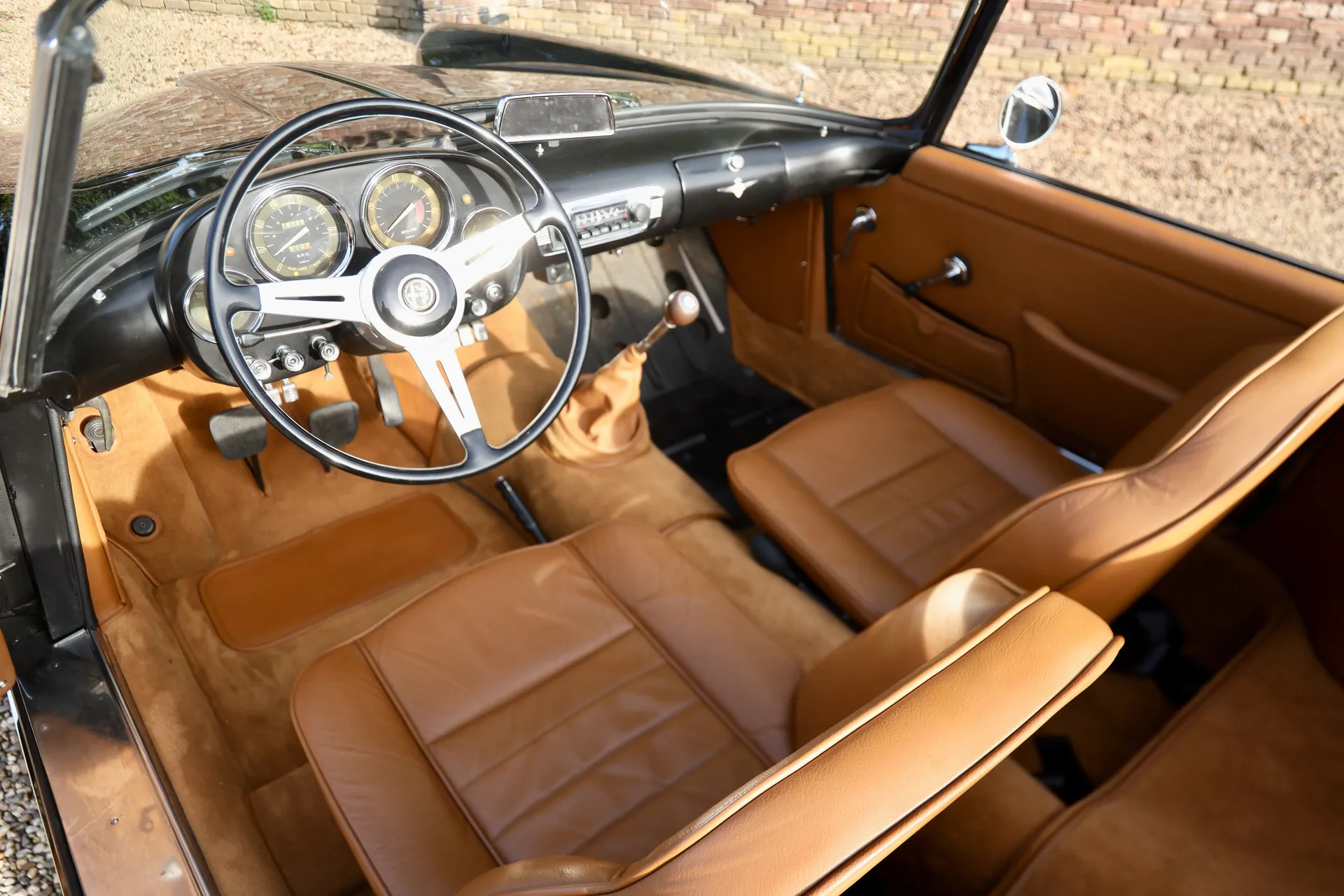 1961 Alfa Romeo 2000 Spider Touring, 14/30