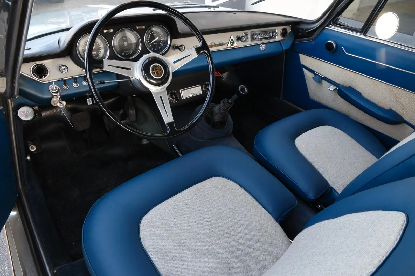 1961 Alfa Romeo 2000 Sprint, 3/24