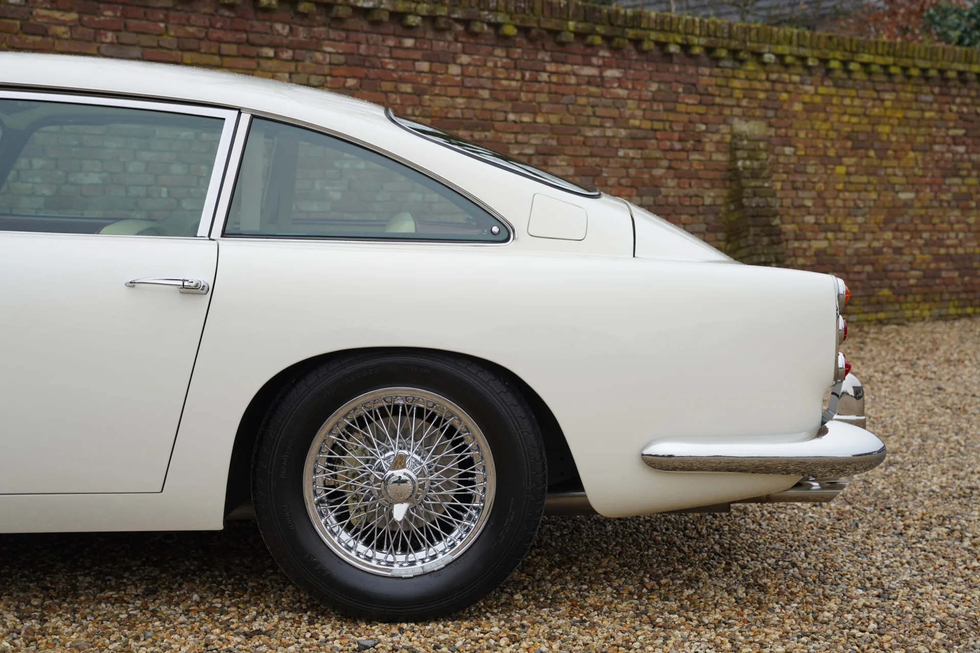 1961 Aston Martin DB4 Series III, 21/30