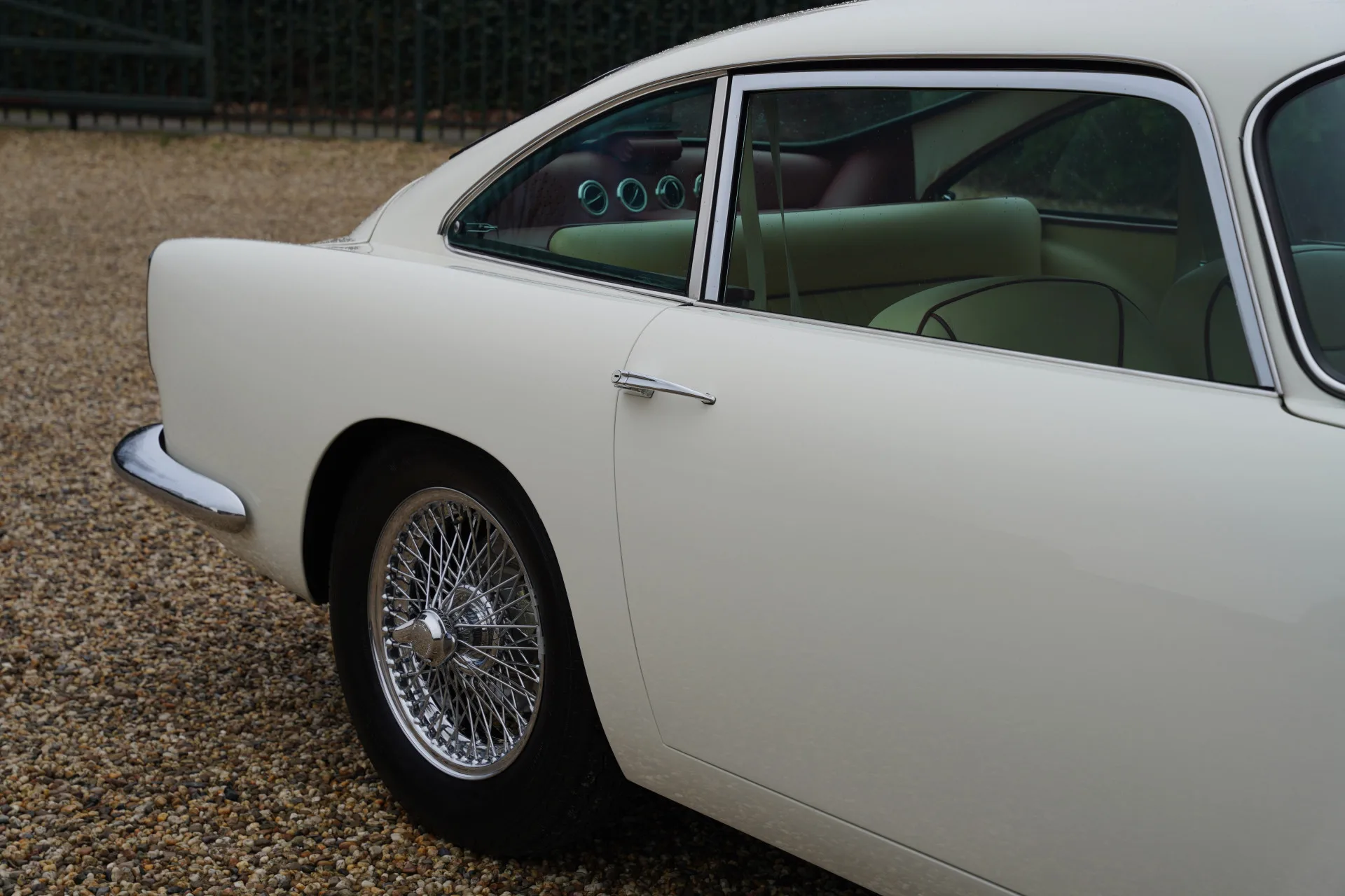 1961 Aston Martin DB4 Series III, 22/30