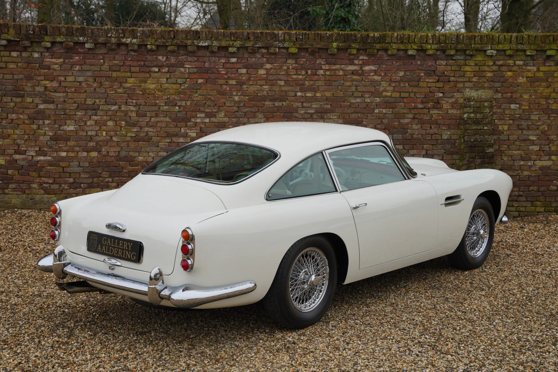 1961 Aston Martin DB4 Series III, 28/30