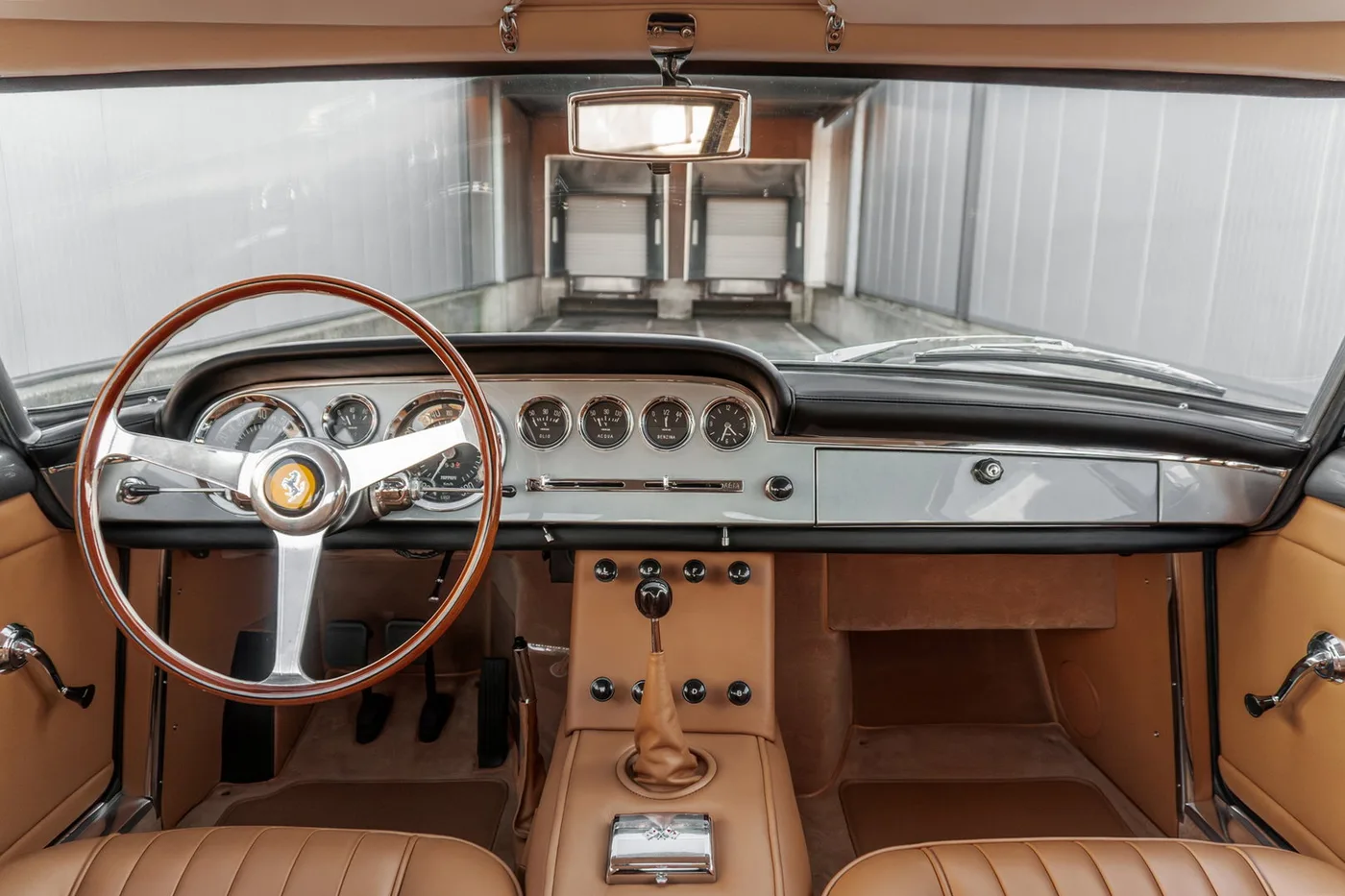 1961 Ferrari 250 GT 2+2 proposée par un spécialiste de la supercar à Woerden, Pays-Bas, photo 18 sur 25