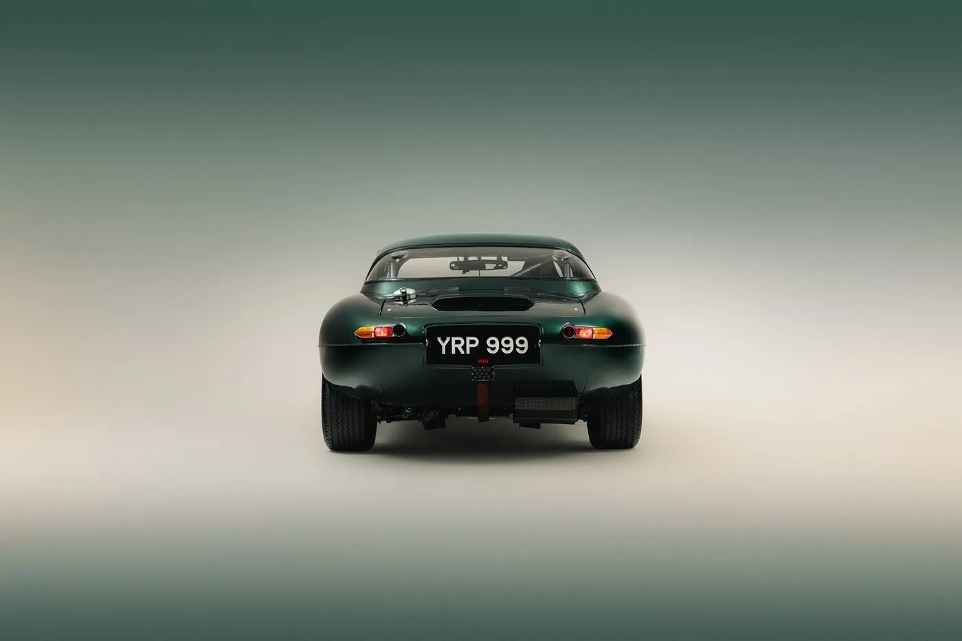 1961 Jaguar E-Type 3.8 Semi-Lightweight Roadster offered by a specialist dealer in Chorleywood, United Kingdom, photo 10 of 15