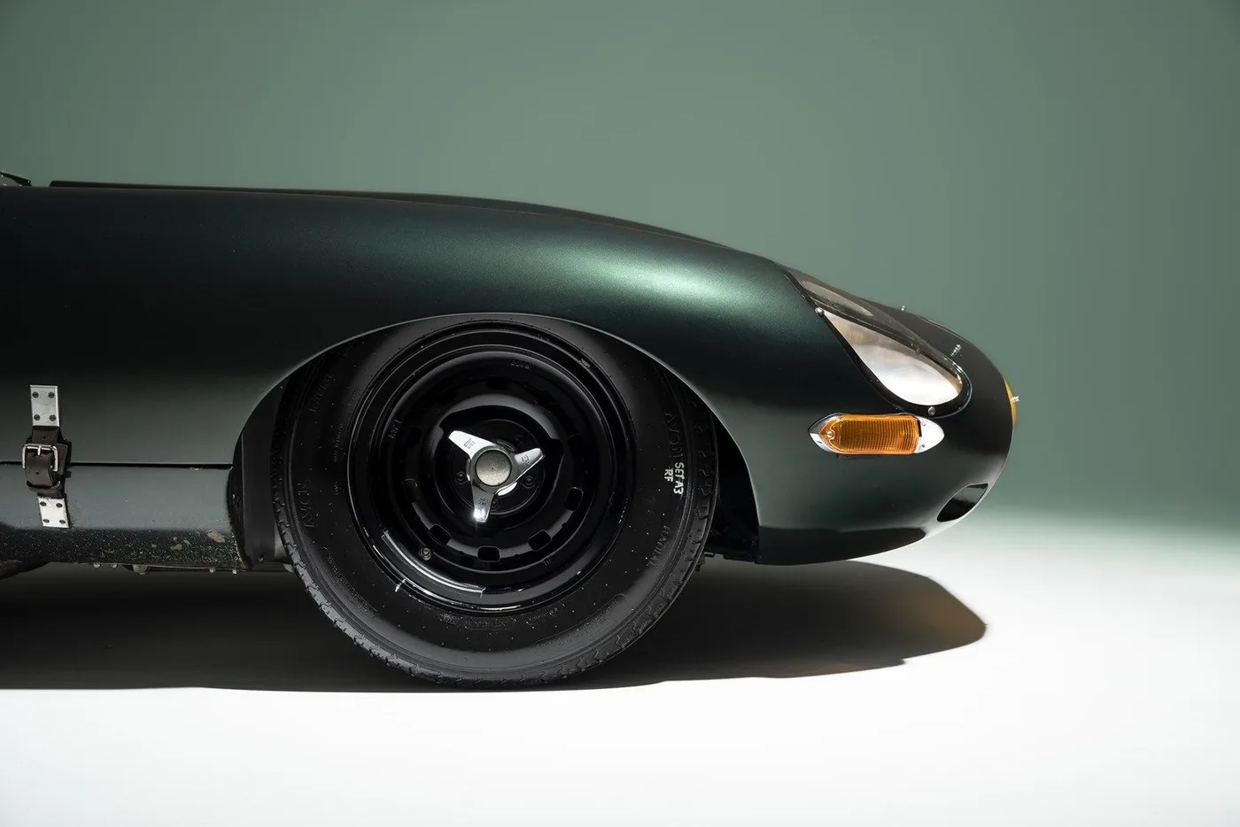 1961 Jaguar E-Type 3.8 Semi-Lightweight Roadster offered by a specialist dealer in Chorleywood, United Kingdom, photo 11 of 15