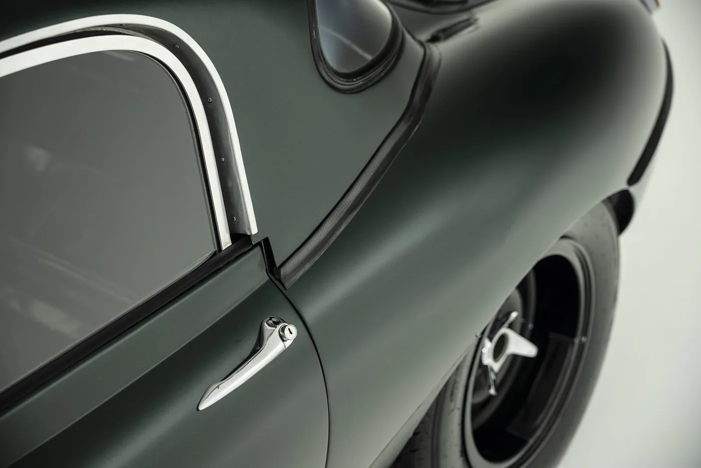 1961 Jaguar E-Type 3.8 Semi-Lightweight Roadster offered by a specialist dealer in Chorleywood, United Kingdom, photo 13 of 15