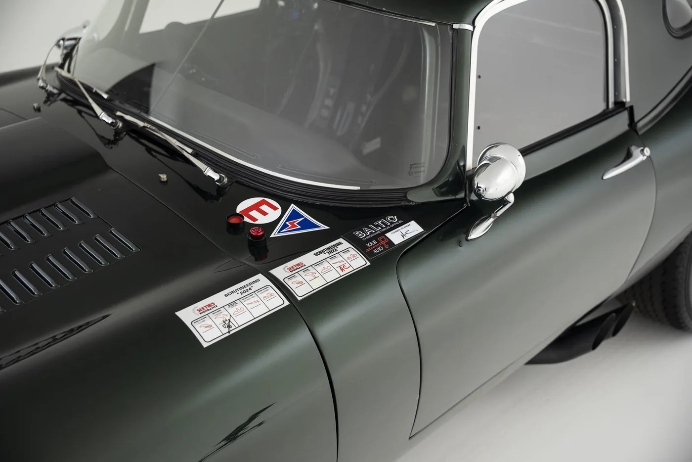 1961 Jaguar E-Type 3.8 Semi-Lightweight Roadster offered by a specialist dealer in Chorleywood, United Kingdom, photo 14 of 15