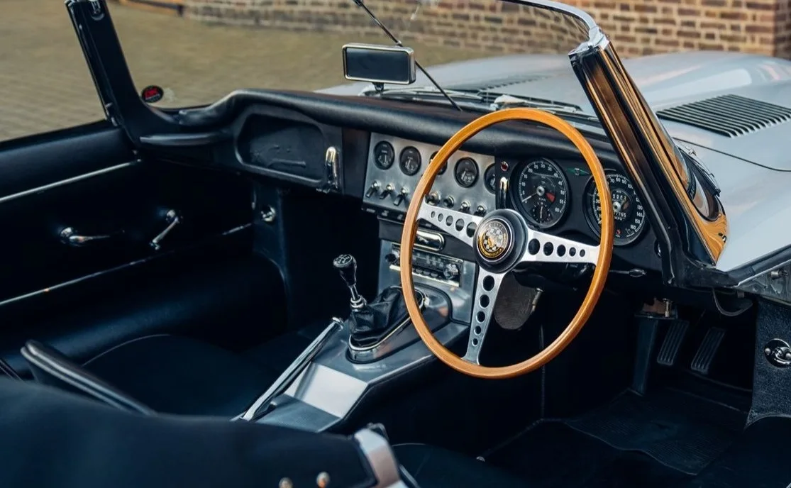 1961 Jaguar E-Type 3.8 Roadster, flat floor proposée par un concessionnaire spécialisé à Chorleywood, Royaume-Uni, photo 4 sur 15