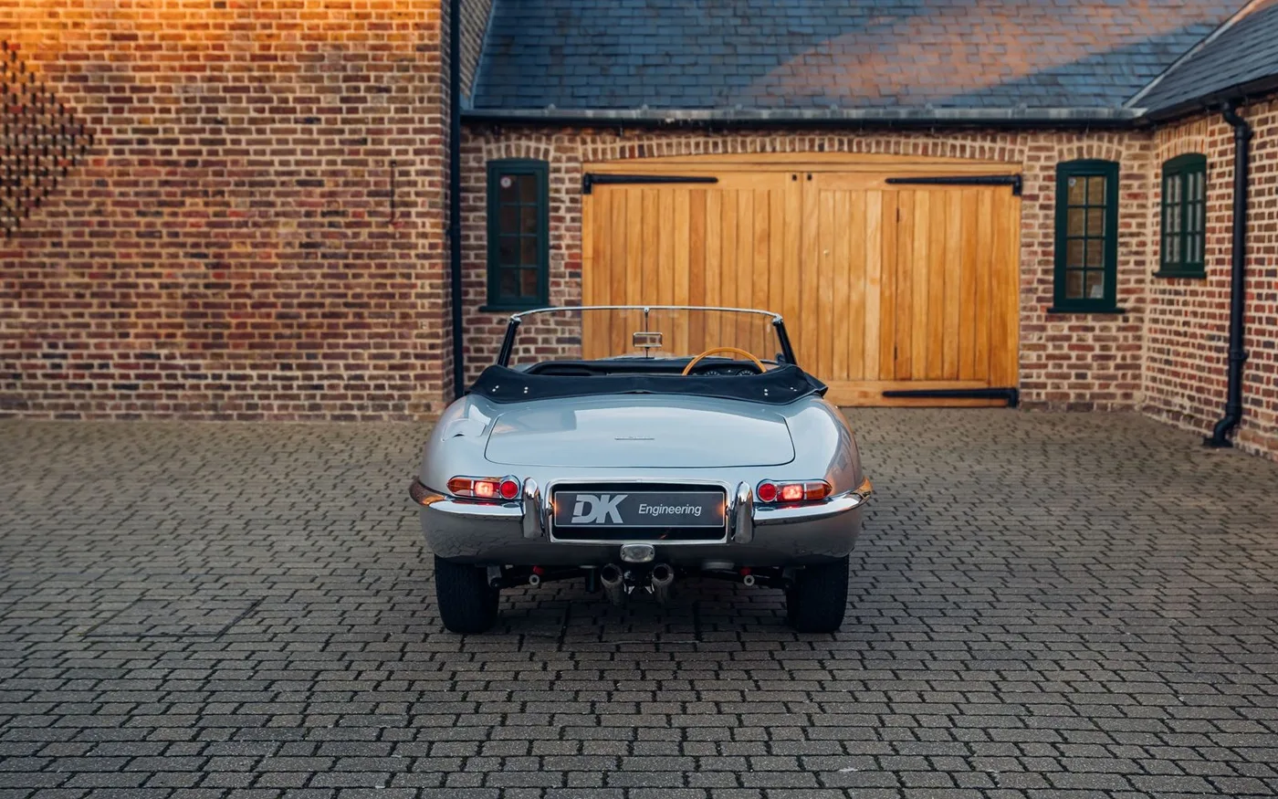 1961 Jaguar E-Type 3.8 Roadster, flat floor proposée par un concessionnaire spécialisé à Chorleywood, Royaume-Uni, photo 8 sur 15