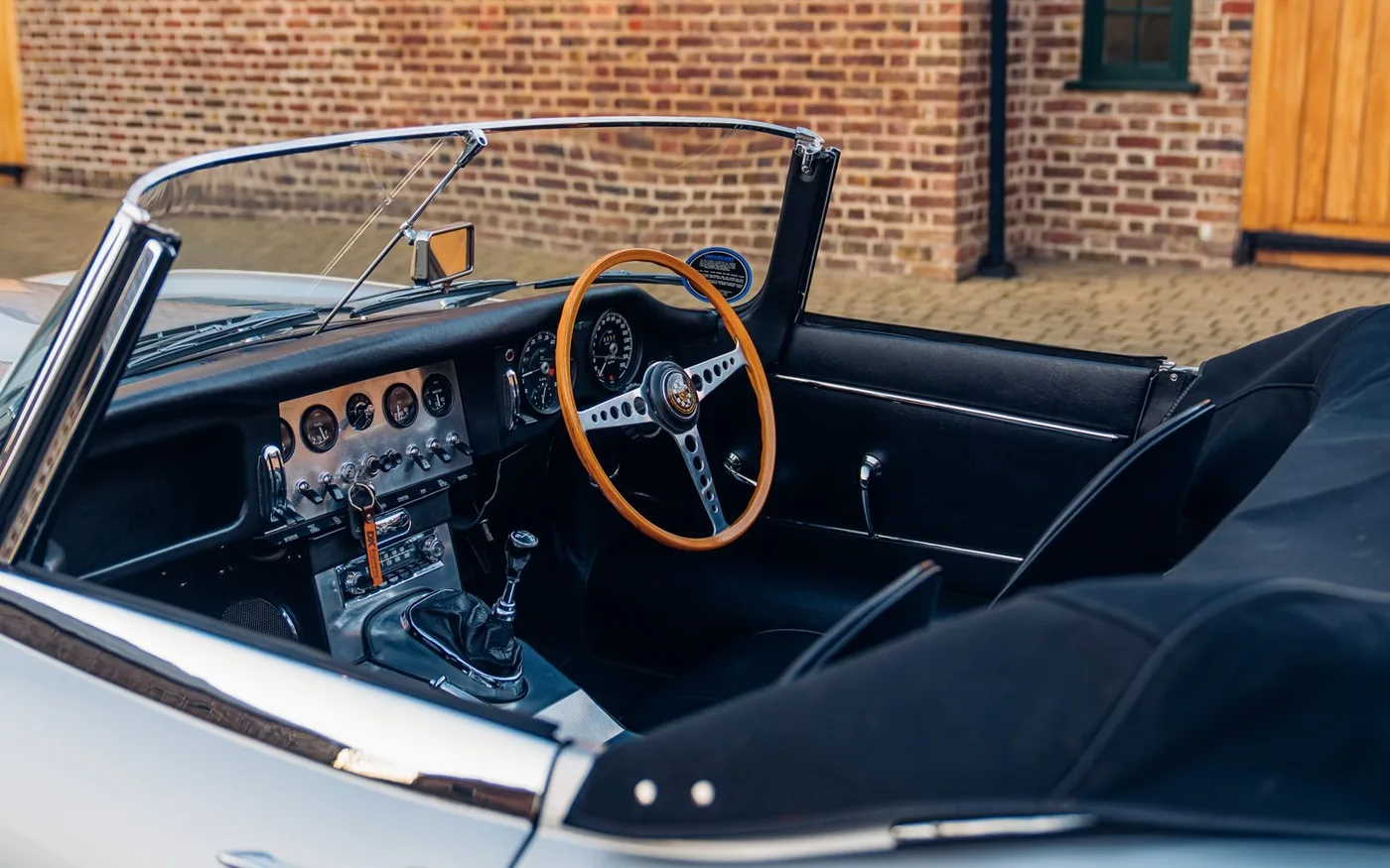 1961 Jaguar E-Type 3.8 Roadster, flat floor proposée par un concessionnaire spécialisé à Chorleywood, Royaume-Uni, photo 12 sur 15