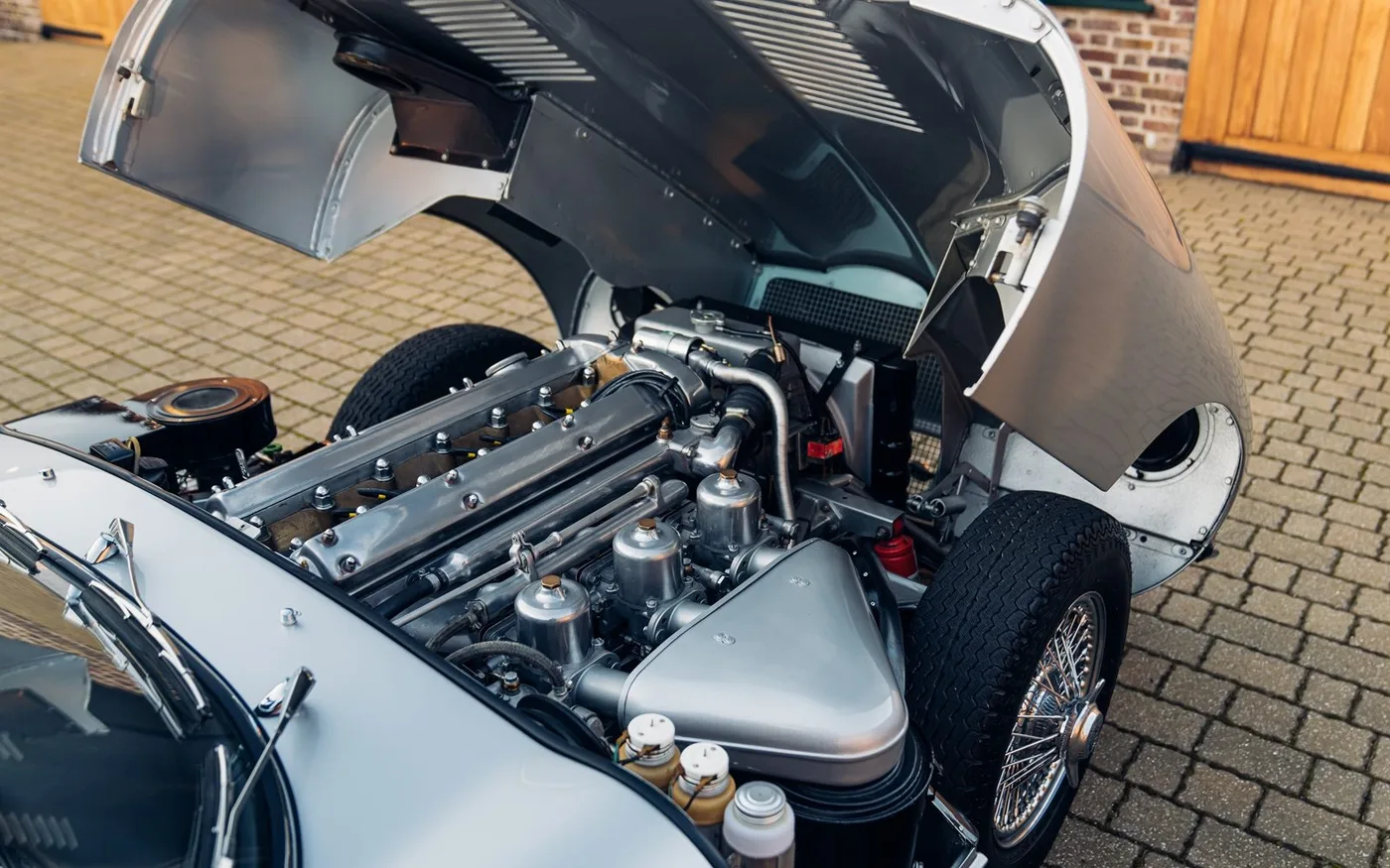1961 Jaguar E-Type 3.8 Roadster, flat floor proposée par un concessionnaire spécialisé à Chorleywood, Royaume-Uni, photo 14 sur 15