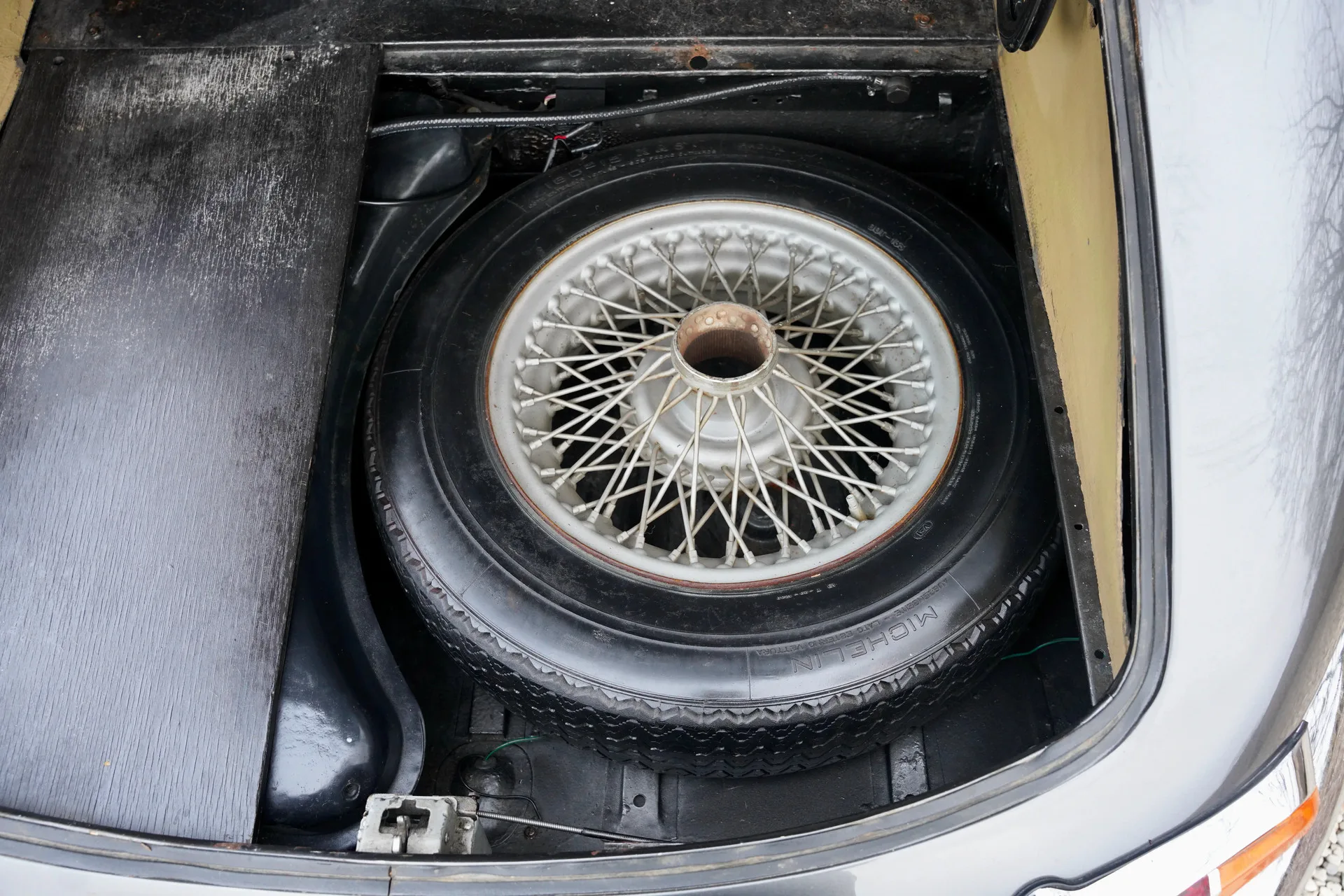 1961 Jaguar E-Type Series 1 3.8 Roadster, 15/30