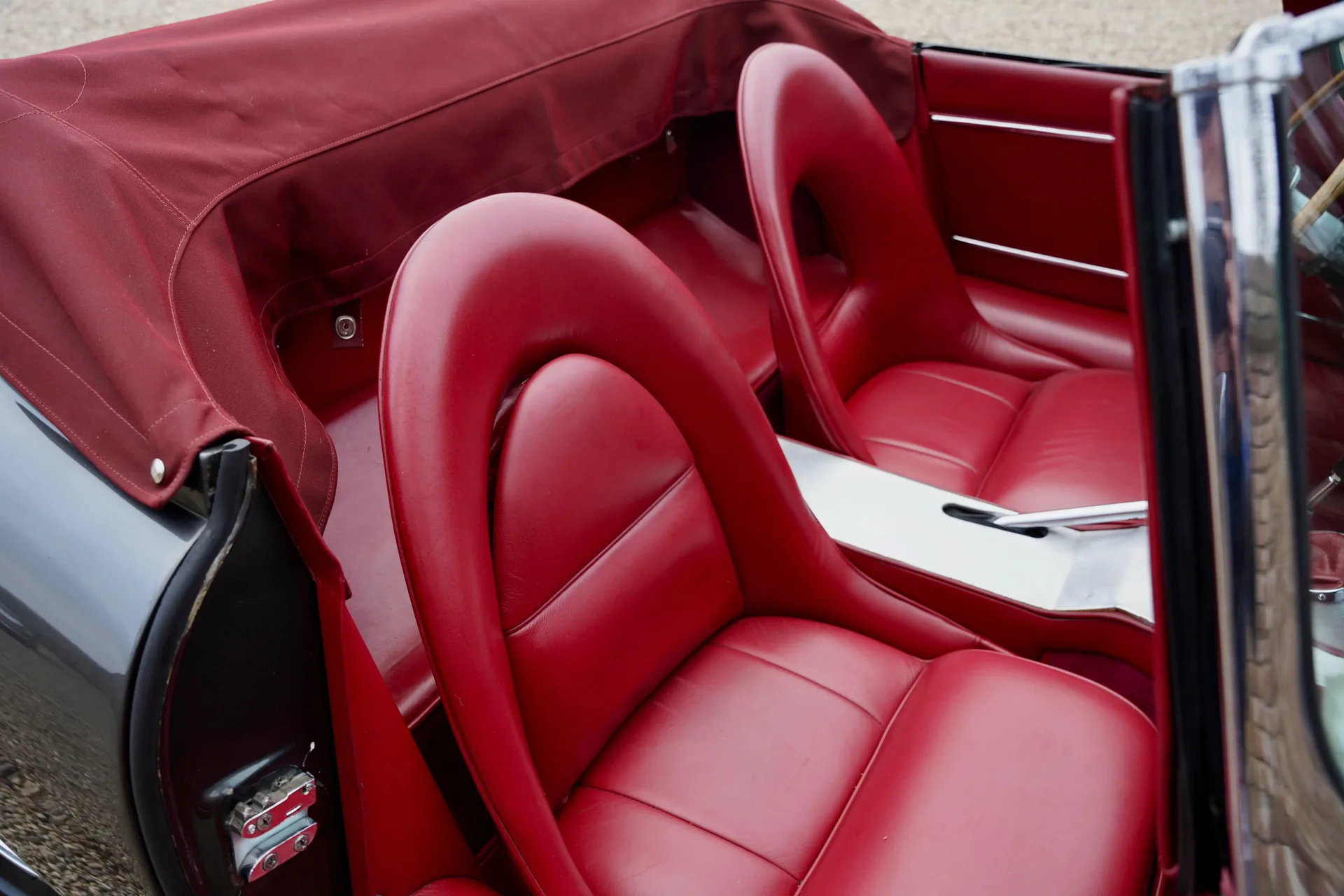 1961 Jaguar E-Type Series 1 3.8 Roadster, 26/30