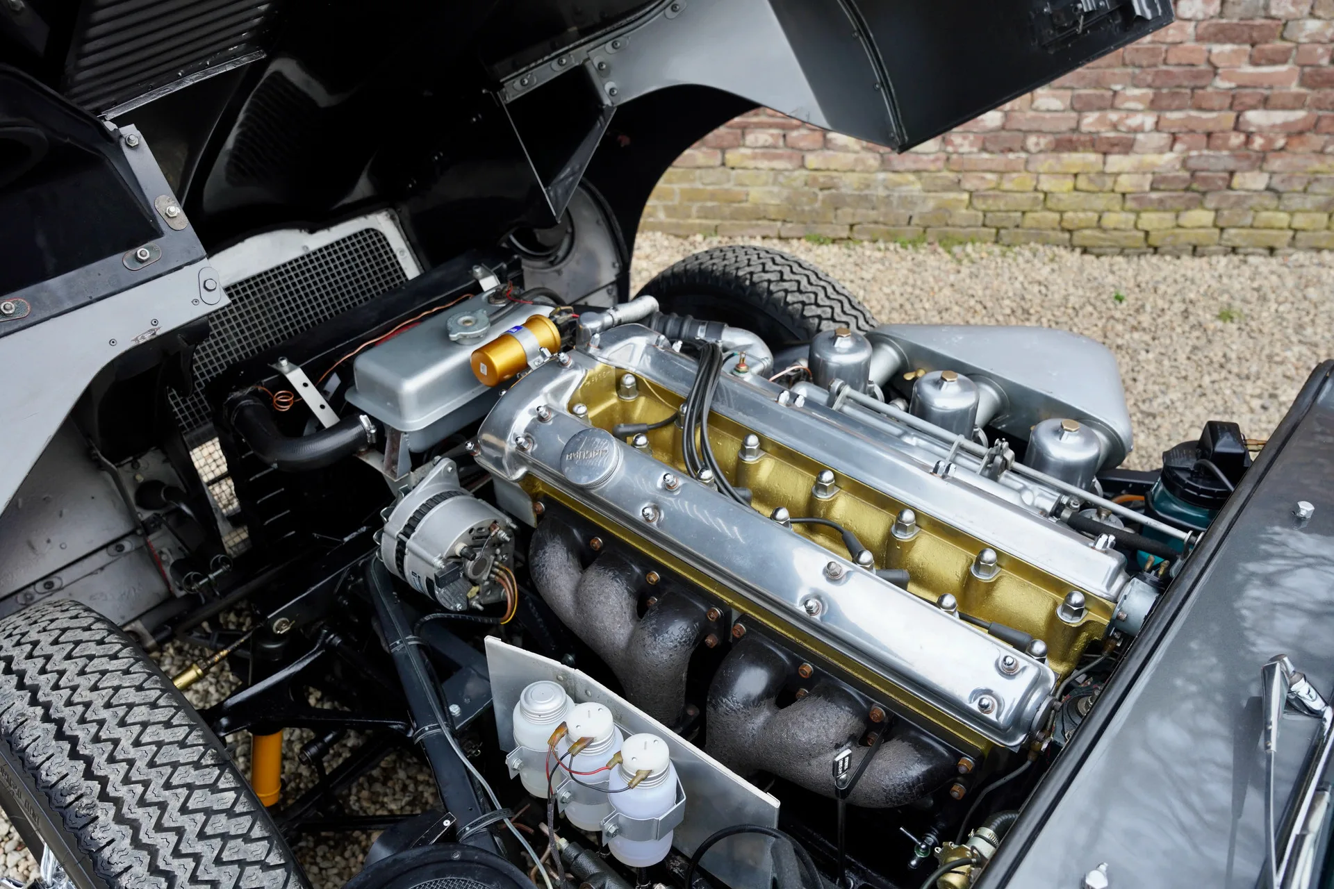 1961 Jaguar E-Type Series 1 3.8 Roadster, 27/30