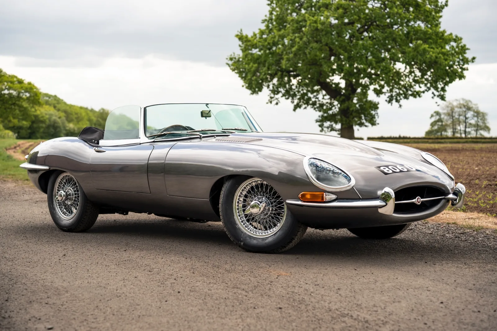 1961 Jaguar E-Type Series 1 3.8 Roadster proposée par un concessionnaire spécialisé à Tollerton, Royaume-Uni, photo principale