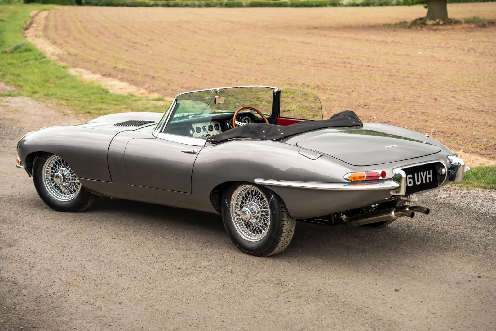 1961 Jaguar E-Type Series 1 3.8 Roadster, 28/30
