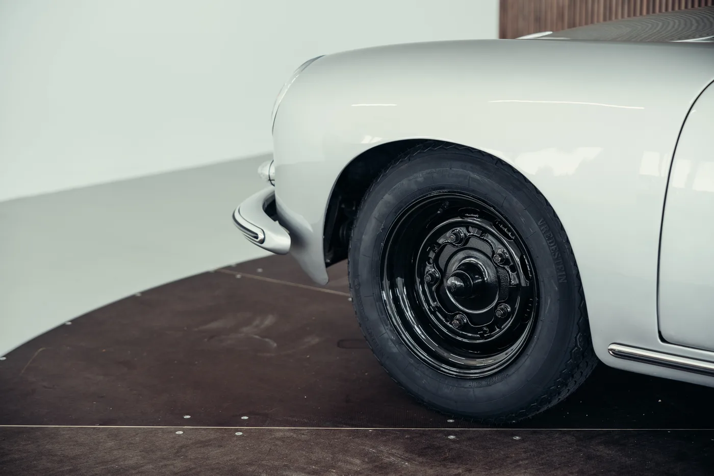 1961 Porsche 356 B 1600 Super angeboten von einem Oldtimerspezialisten in Stuttgart, Deutschland, Foto 17 von 25
