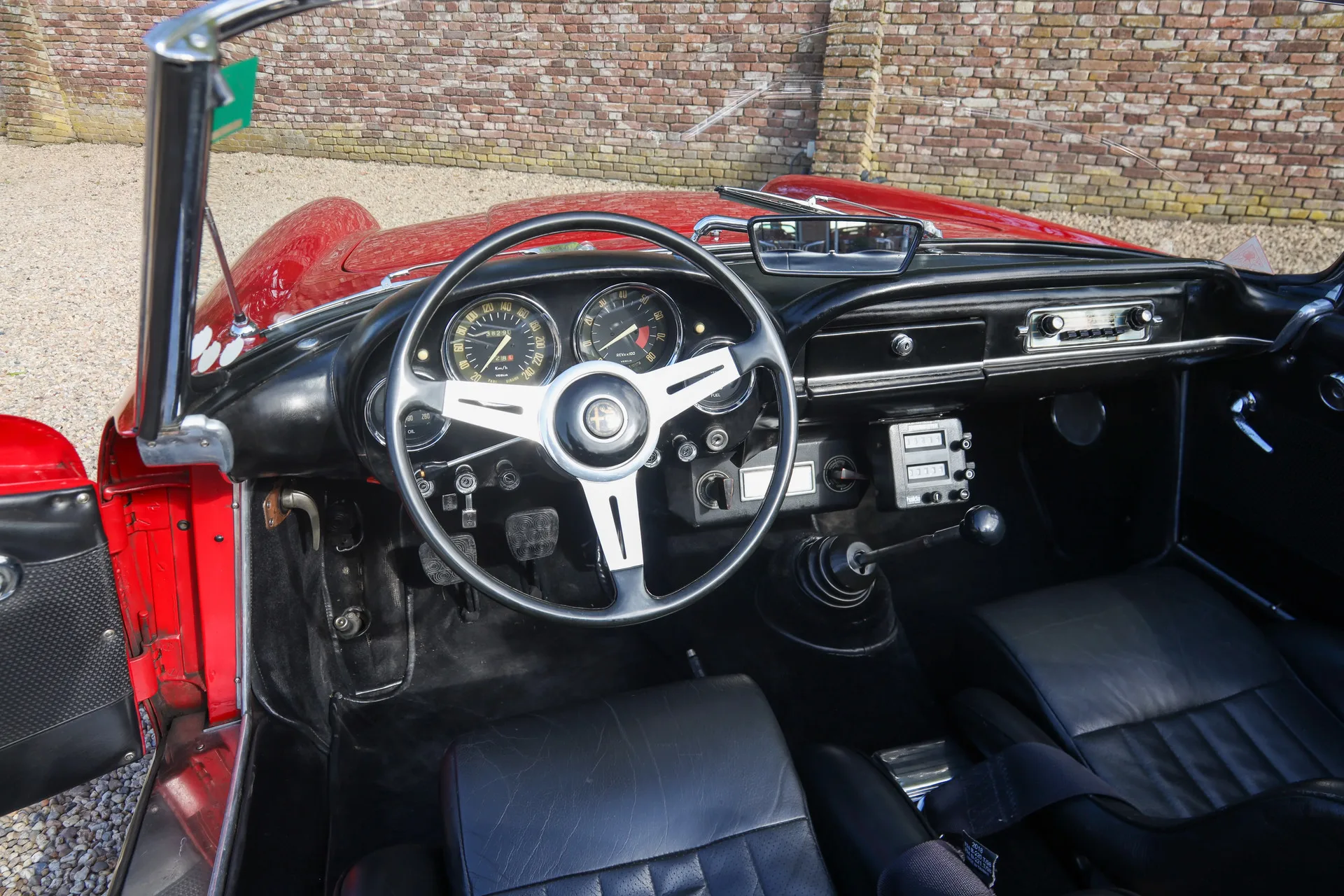 1962 Alfa Romeo 2600 Spider Touring, 3/30